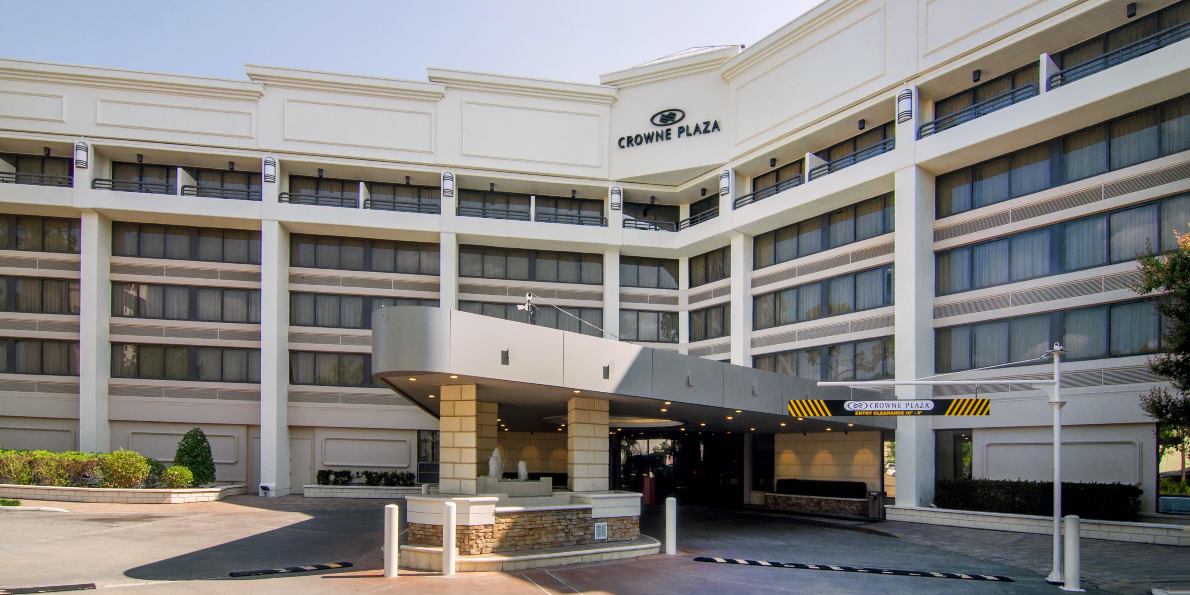 $hotelInfo.mediaDetails.welcomePhotos.primaryPhoto.caption}