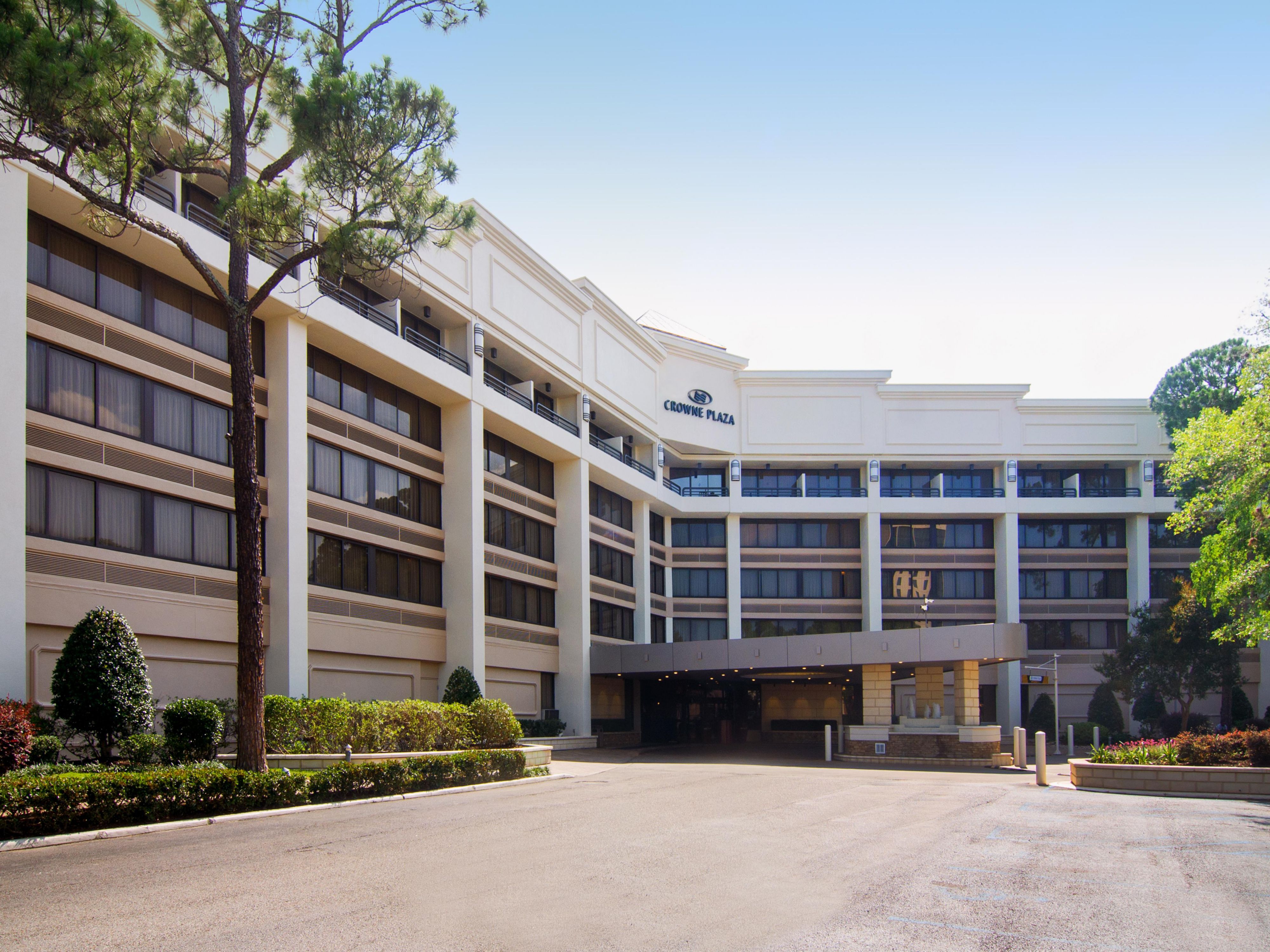 Just ten minutes from the LSU campus and less than 15 minutes from Baton Rouge Metropolitan Airport (BTR), our hotel is near top attractions, including Downtown Baton Rouge, the Louisiana State Capitol, BREC's Baton Rouge Zoo, the LSU Rural Life Museum, and the Mall of Louisiana, making us an ideal choice for your stay in Baton Rouge.