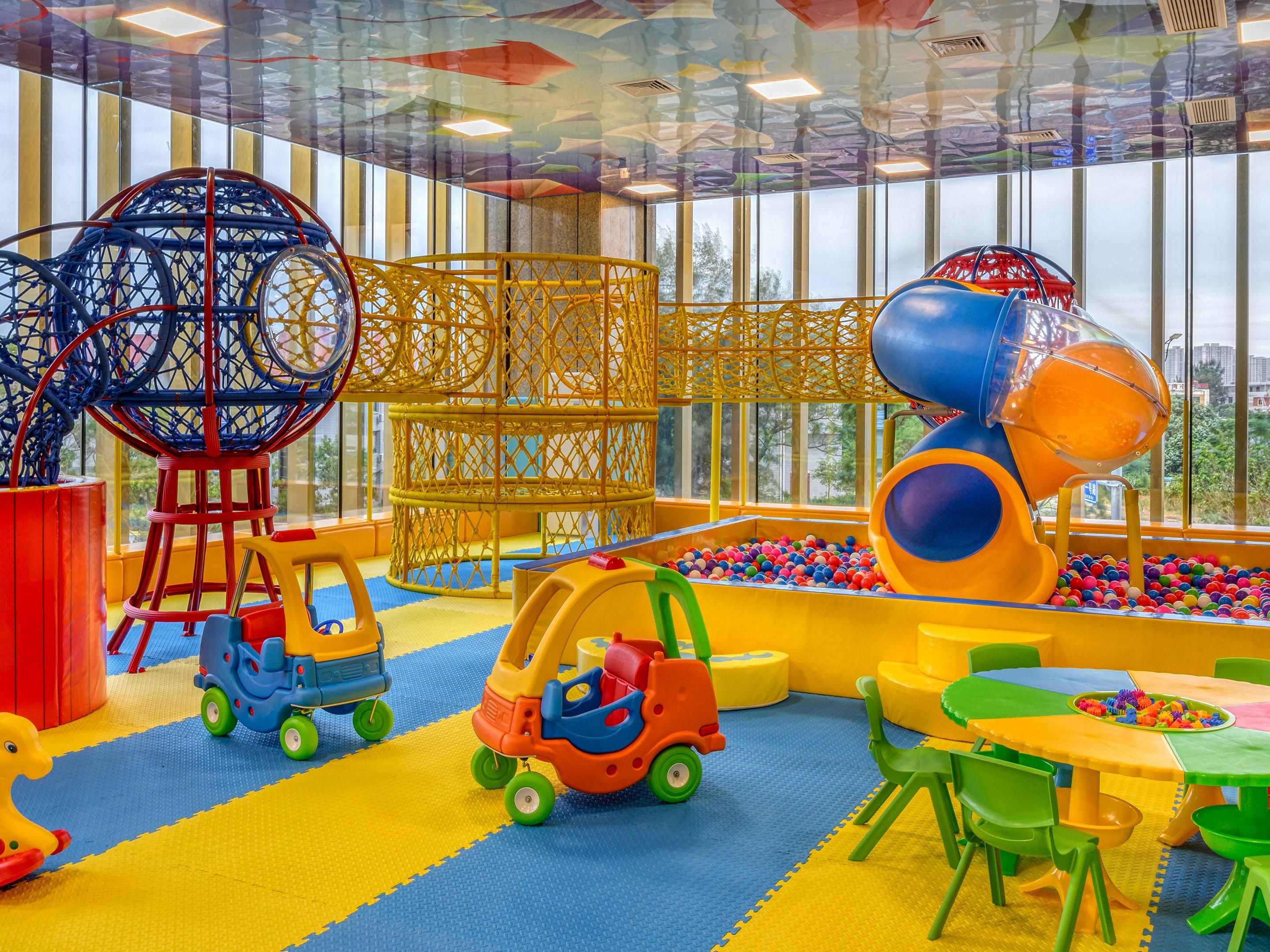 The independent 112-square-meter children's club, with a special ocean ball, puzzle handicraft area, and children's fun courses during summer and holidays allow babies to play to their heart's content.