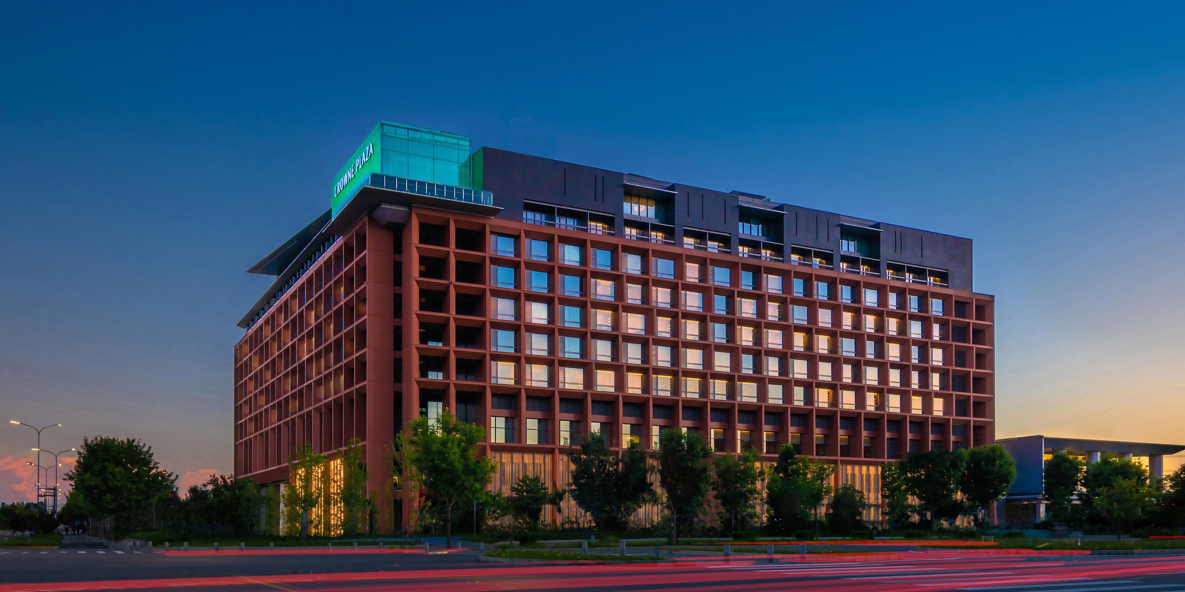 $hotelInfo.mediaDetails.welcomePhotos.primaryPhoto.caption}