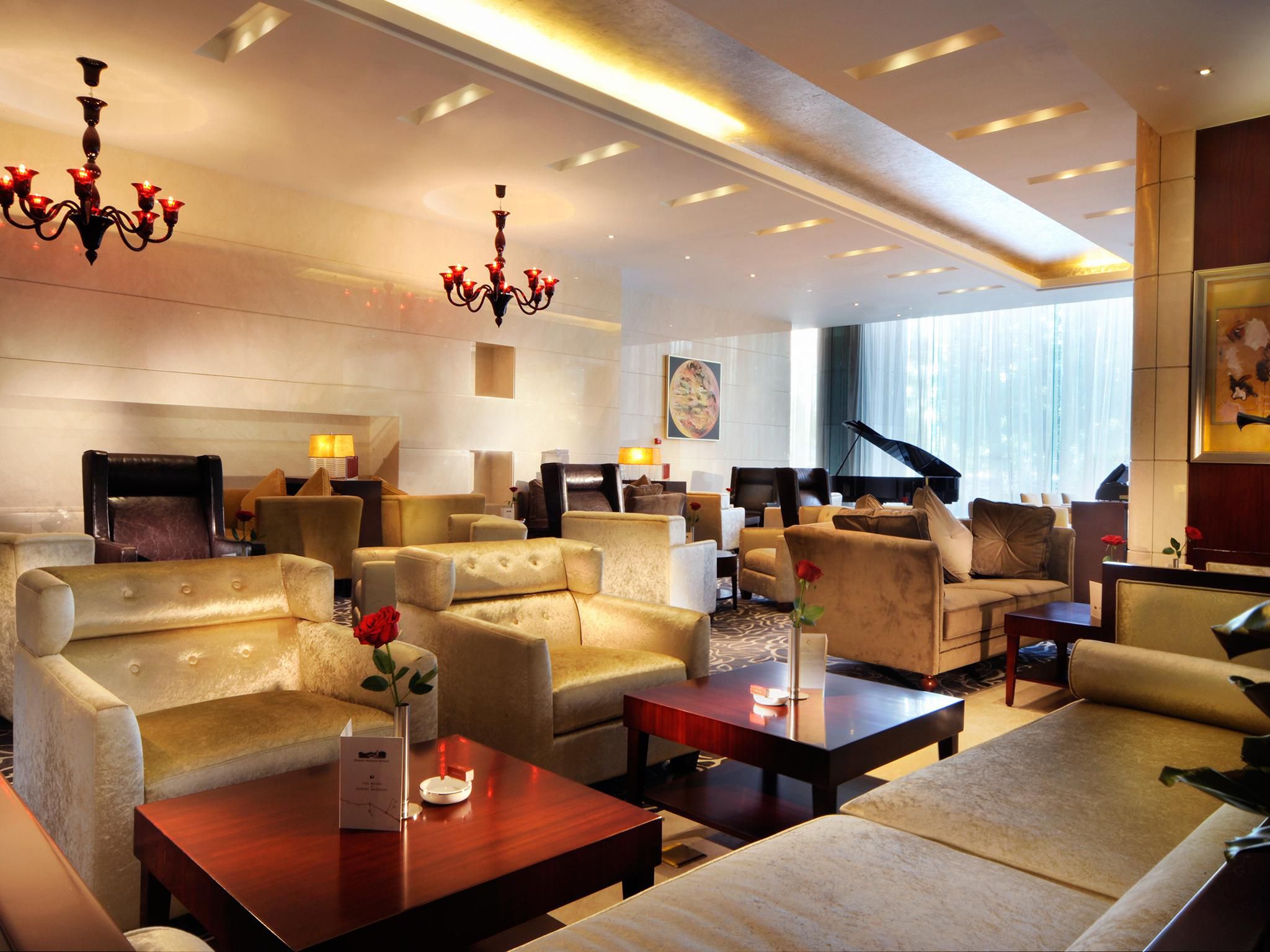 With the new Flexible Workspace, you can easily flow from a working area, to impromptu meetings and entertaining guests and clients, to leisure gathering, fulfilling the needs of a blurred and blended work and life.