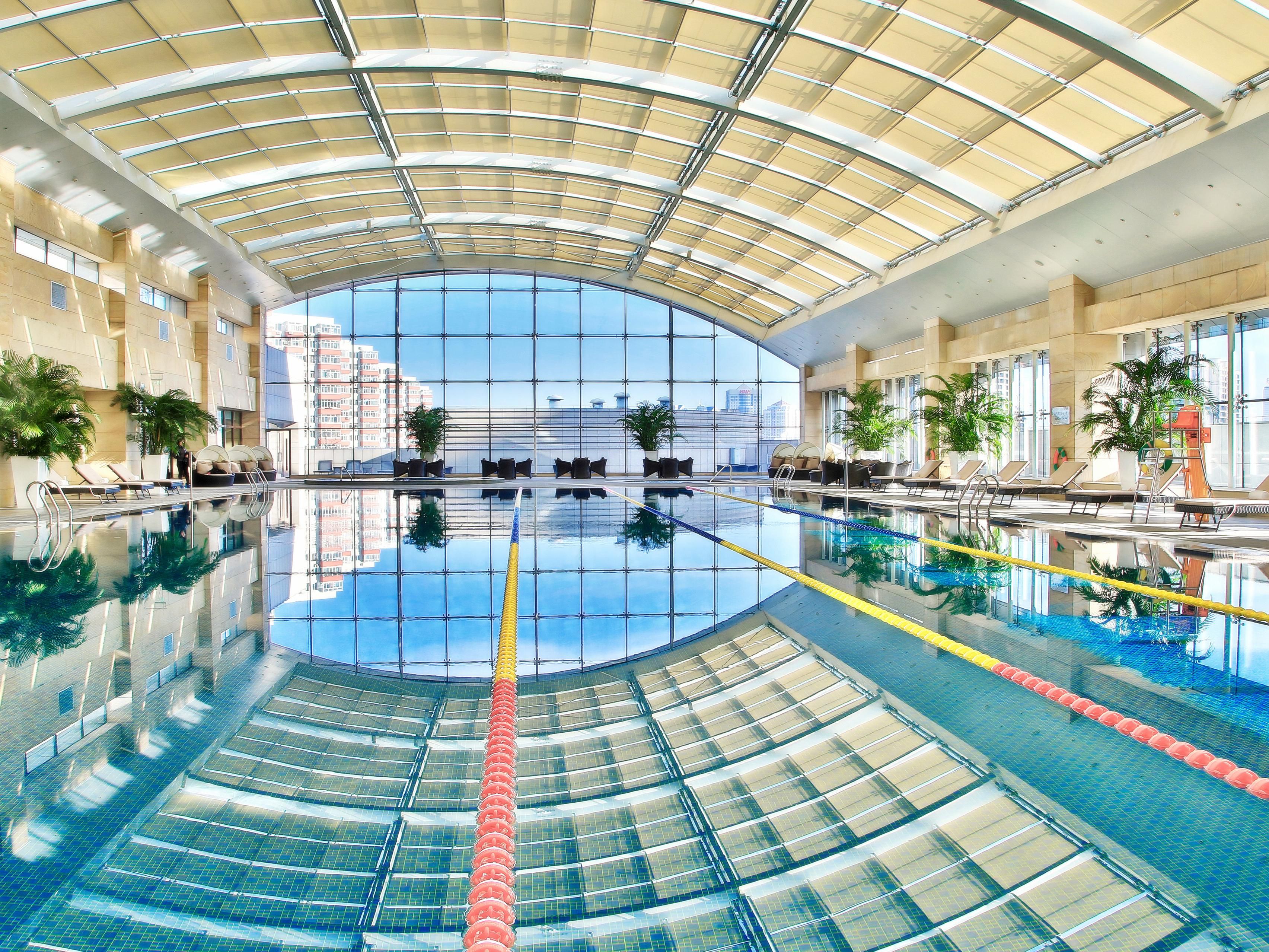 The sunlight swimming pool is 33 meters length, 15 meters width, 1.4 to 1.8 meters depth with 2 children's pools, which maintains at 28℃ all year round.