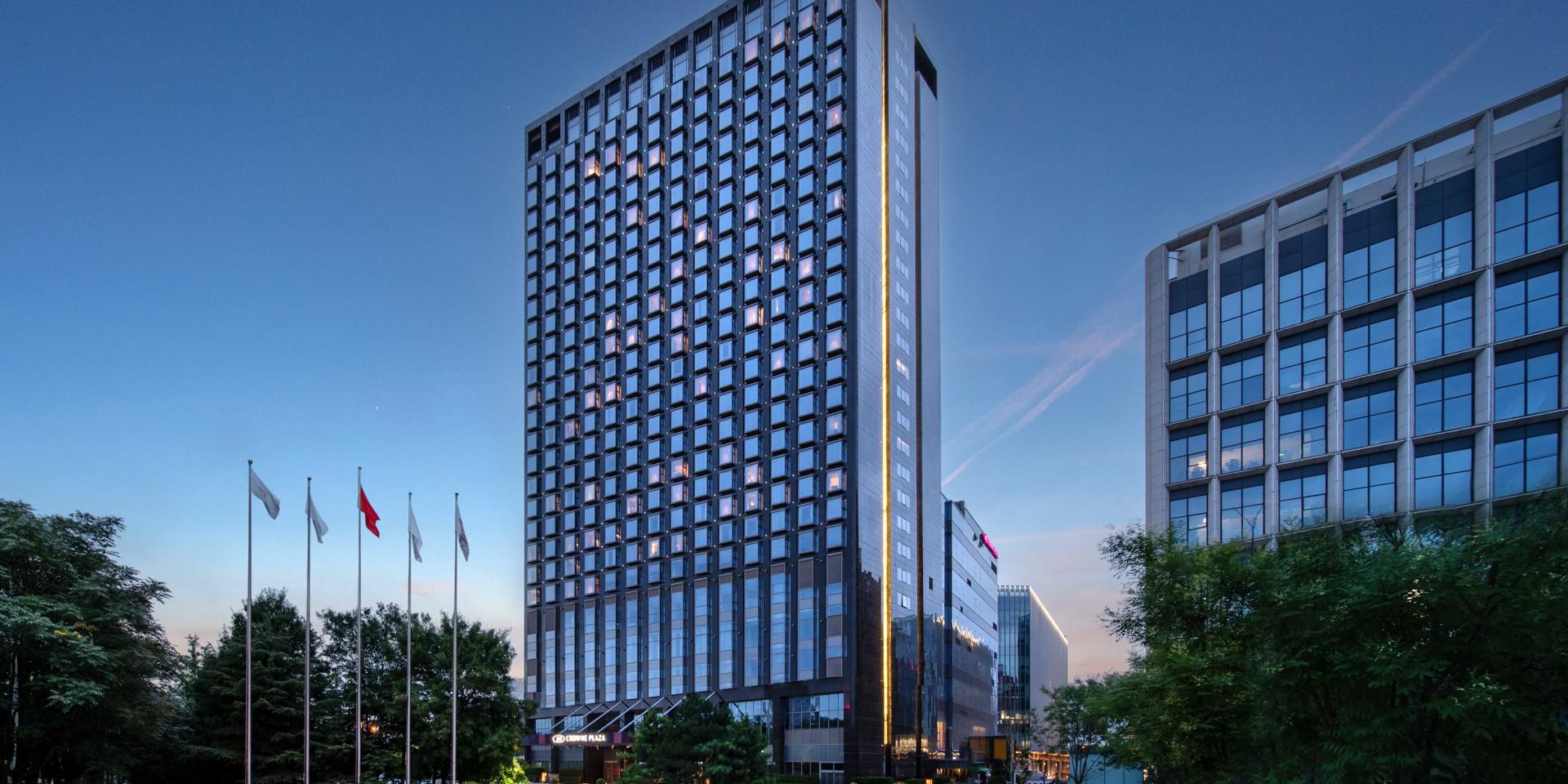 $hotelInfo.mediaDetails.welcomePhotos.primaryPhoto.caption}