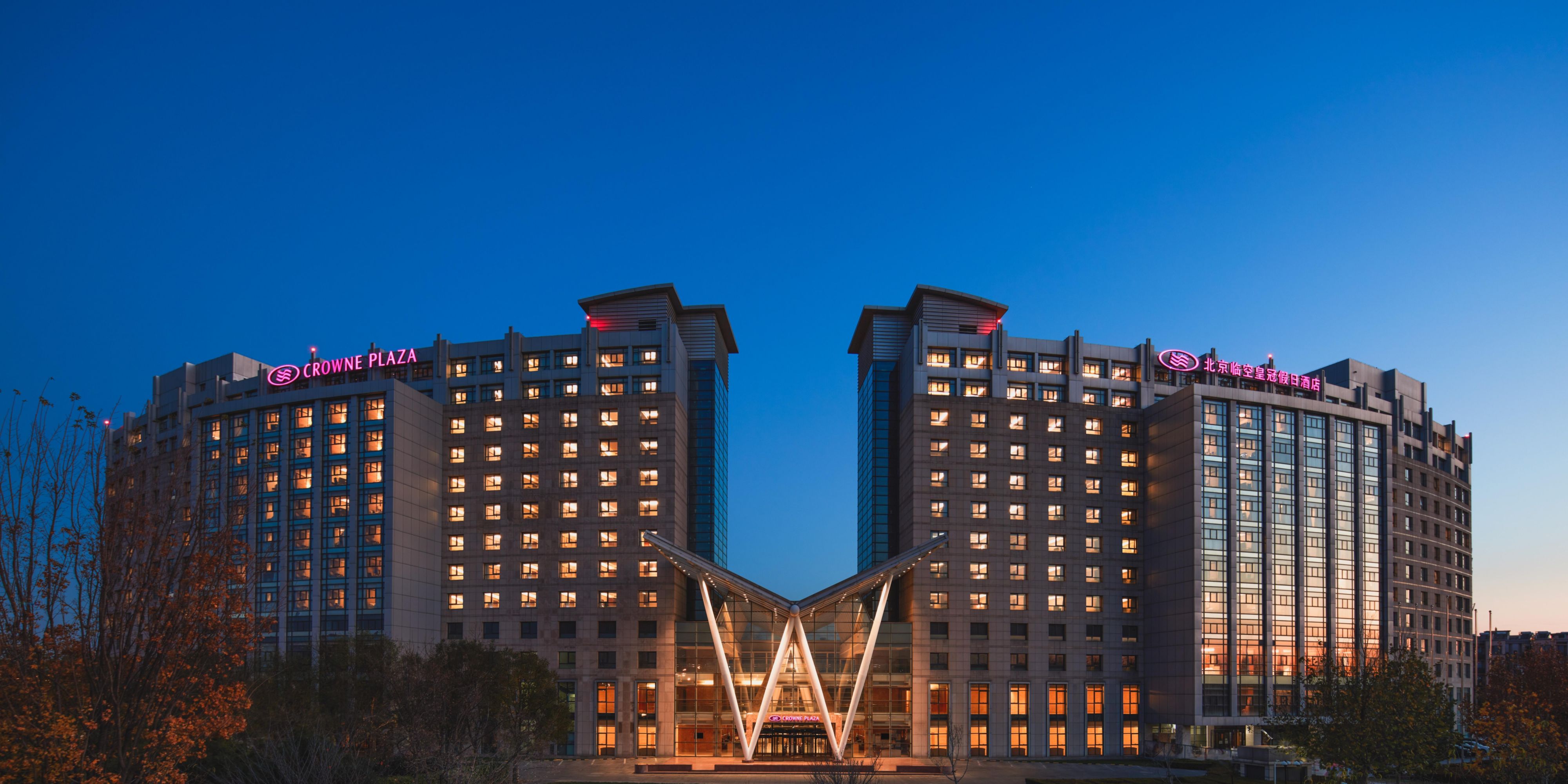 $hotelInfo.mediaDetails.welcomePhotos.primaryPhoto.caption}