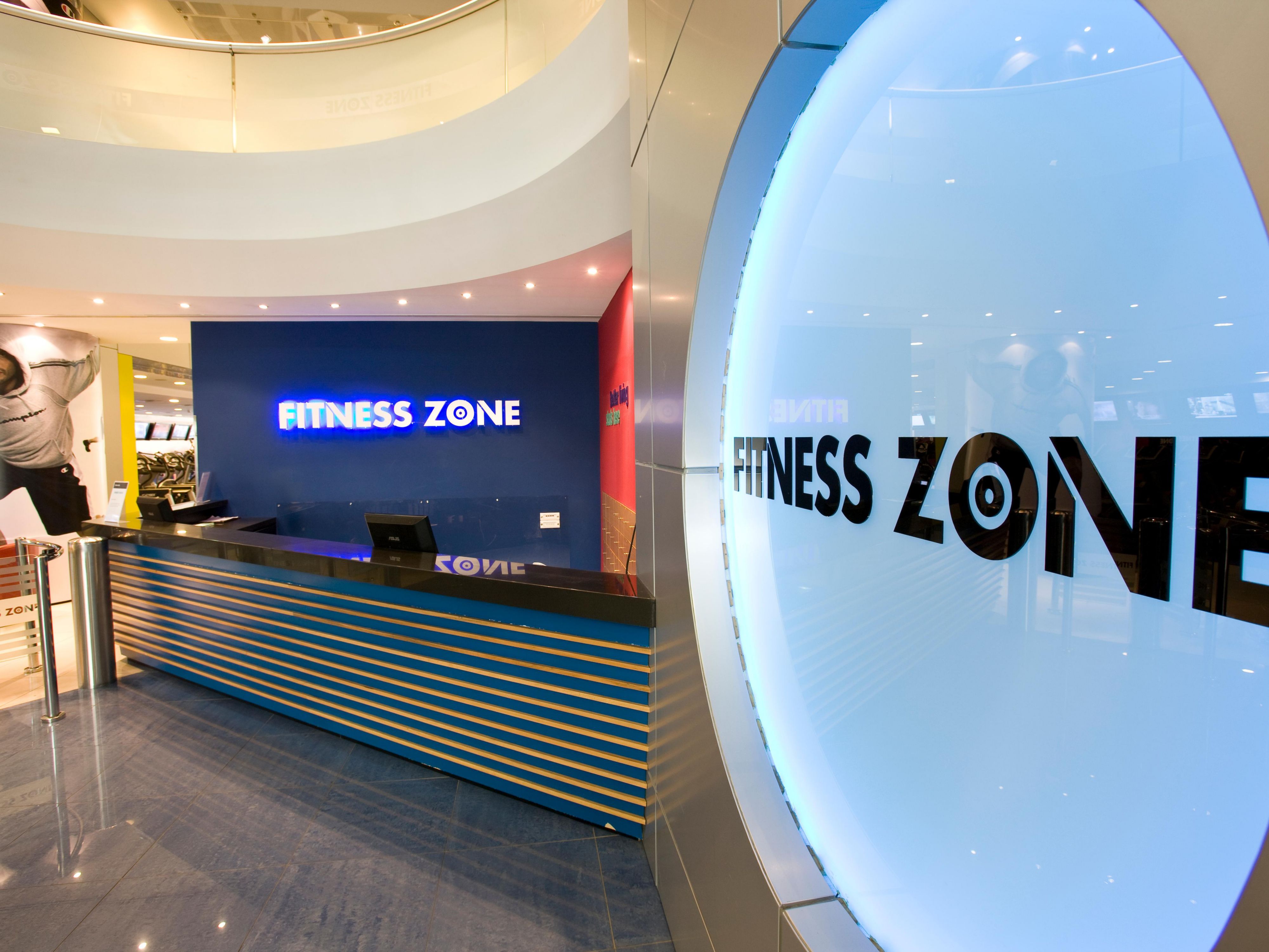 For your wellness, we offer you access to our indoor rooftop pool and a free access the onsite Fitness Zone gym. A well equipped extensive health club.