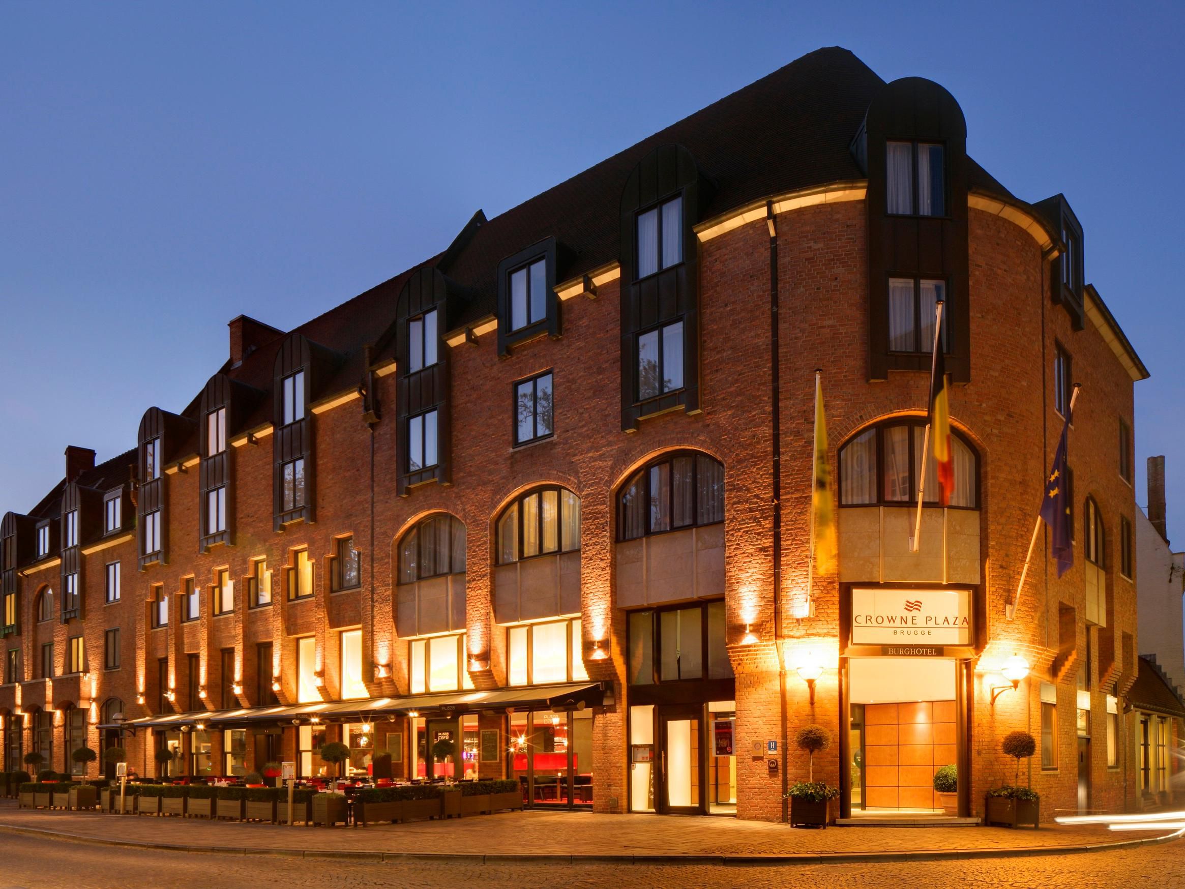 Want to discover Crowne Plaza Brugge as your next meeting destination? Click on 'Learn More' for the virtual tour and walk through the hotel.