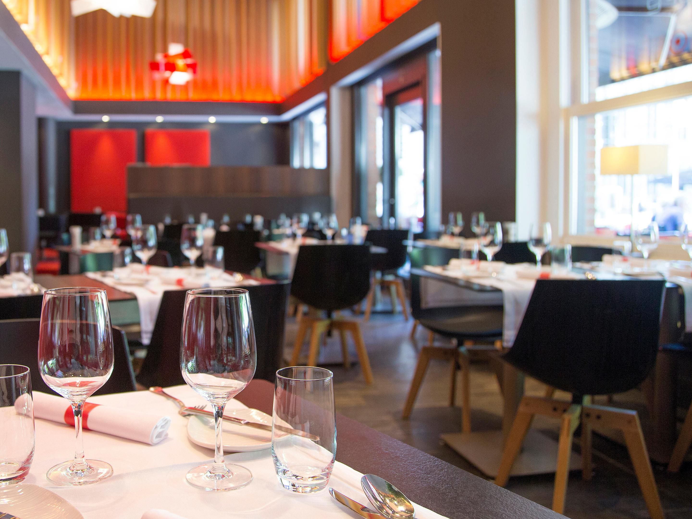 Experience a memorable dining experience at PlazaCafé. Chef Dirk Vandebosch and his team create exquisite Belgian cuisine using fresh, local ingredients. Enjoy stunning views of the Burg Square, City Hall and Belfry from our elegant restaurant or our inviting terrace. Join us at PlazaCafé for a delightful dinner with breathtaking scenery.