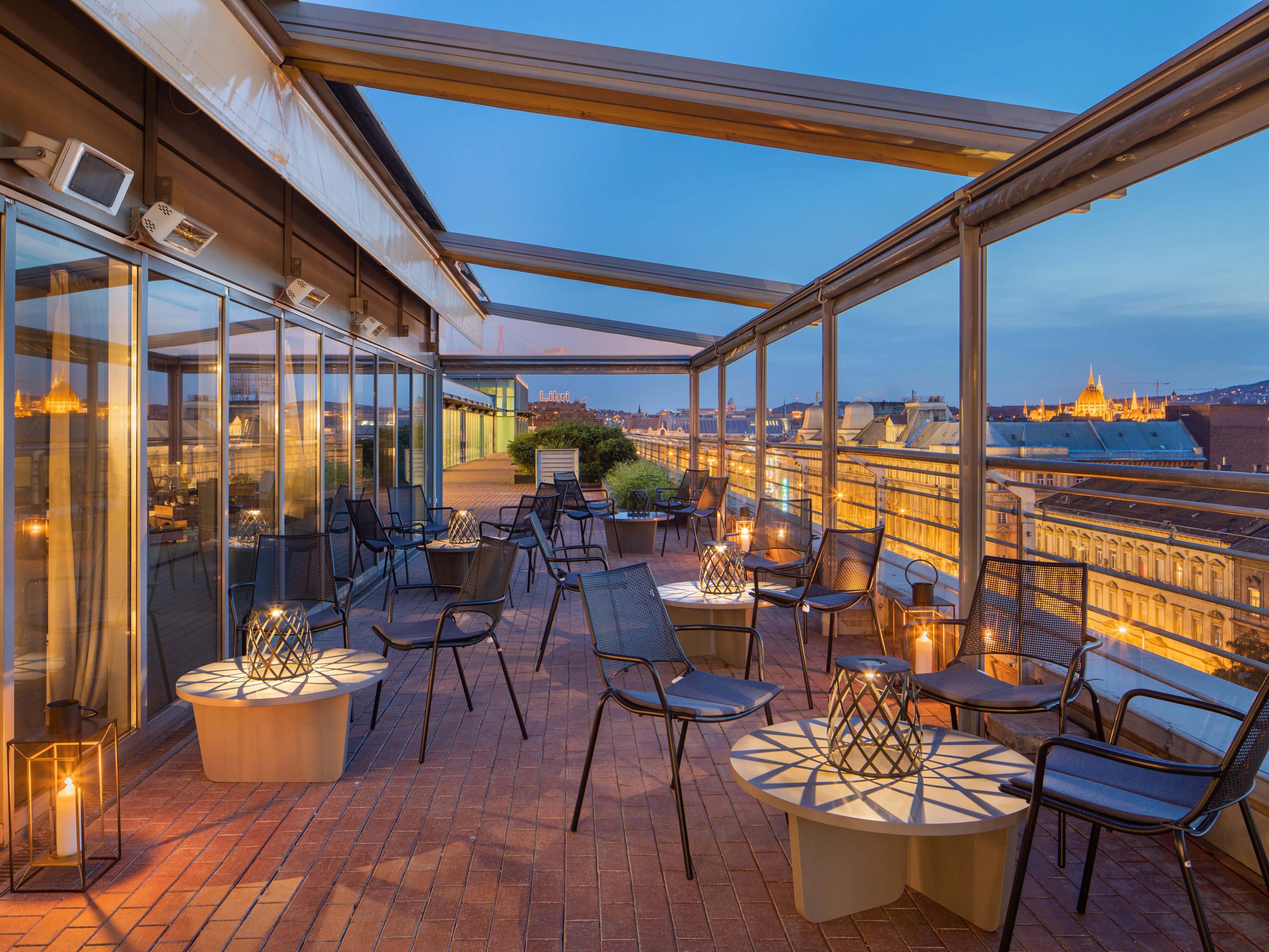 Experience the ultimate in comfort and style with our suite selection at Crowne Plaza Budapest. Designed for both work and relaxation, Crowne Plaza Budapest offers generous space, thoughtful amenities, and a touch of exclusivity. Enjoy the added benefit of Club Lounge access making your stay even more memorable. You deserve it.