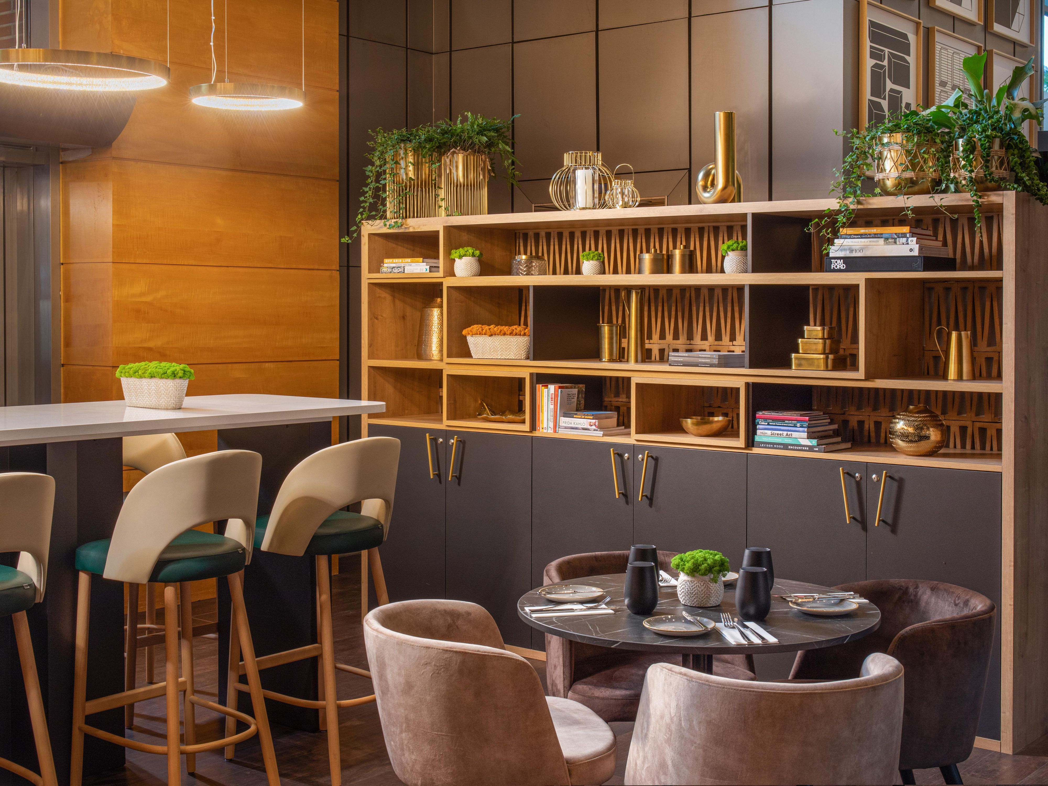 Axis Café & Lounge provides a crafted food & beverage experience  inspired by traditional Hungarian food & drinks, leaning heavily on  locally sourced dishes. Our cuisine reflects a passionate commitment to the local suppliers  and freshest ingredients whenever possible. Come and taste our all-day dining experience!
