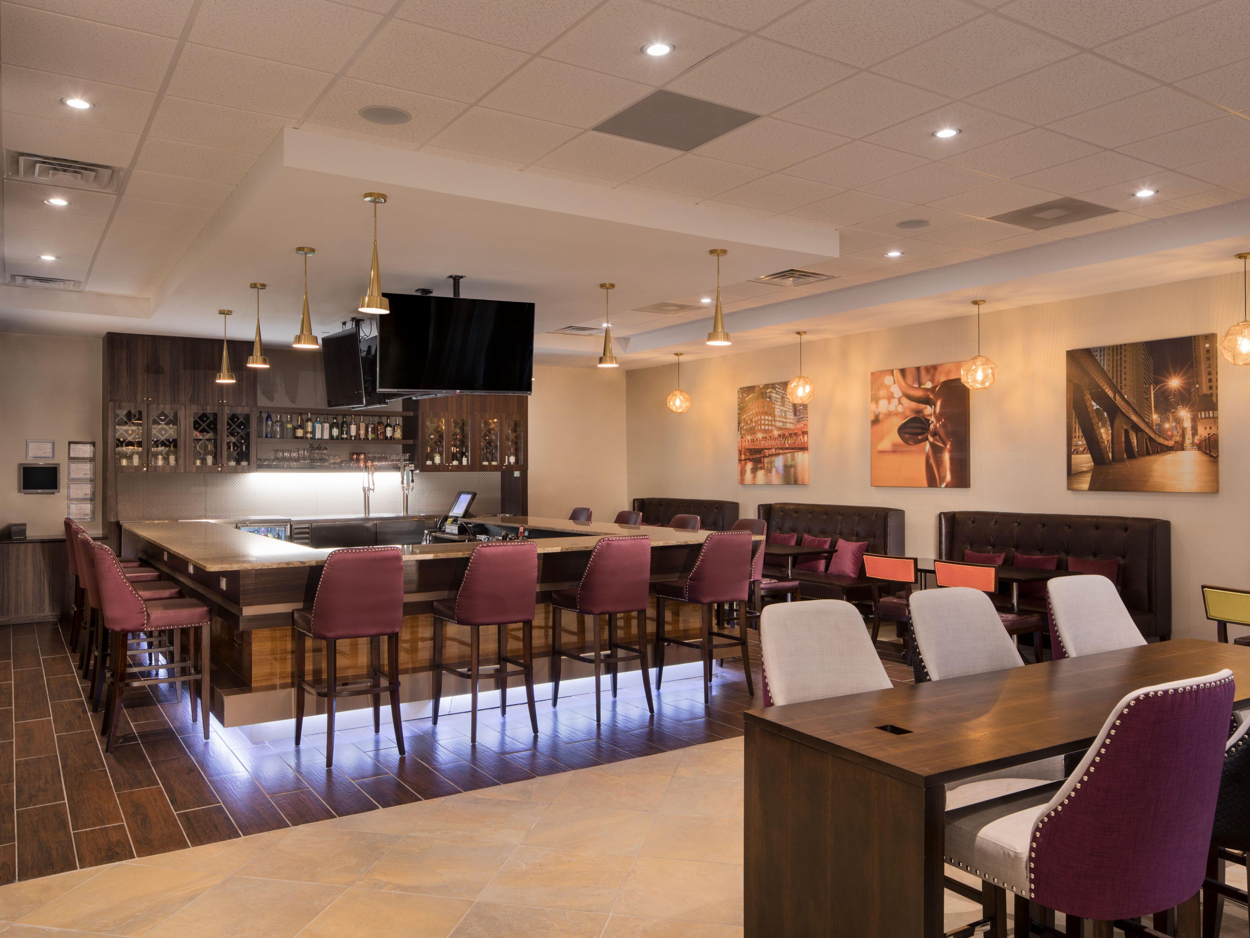 Satiate your appetite with shareables that include sriracha fries and spicy calamari, order up Atlantic salmon or a ribeye with bourbon butter, and finish the night with a decadent peanut butter pie dessert.