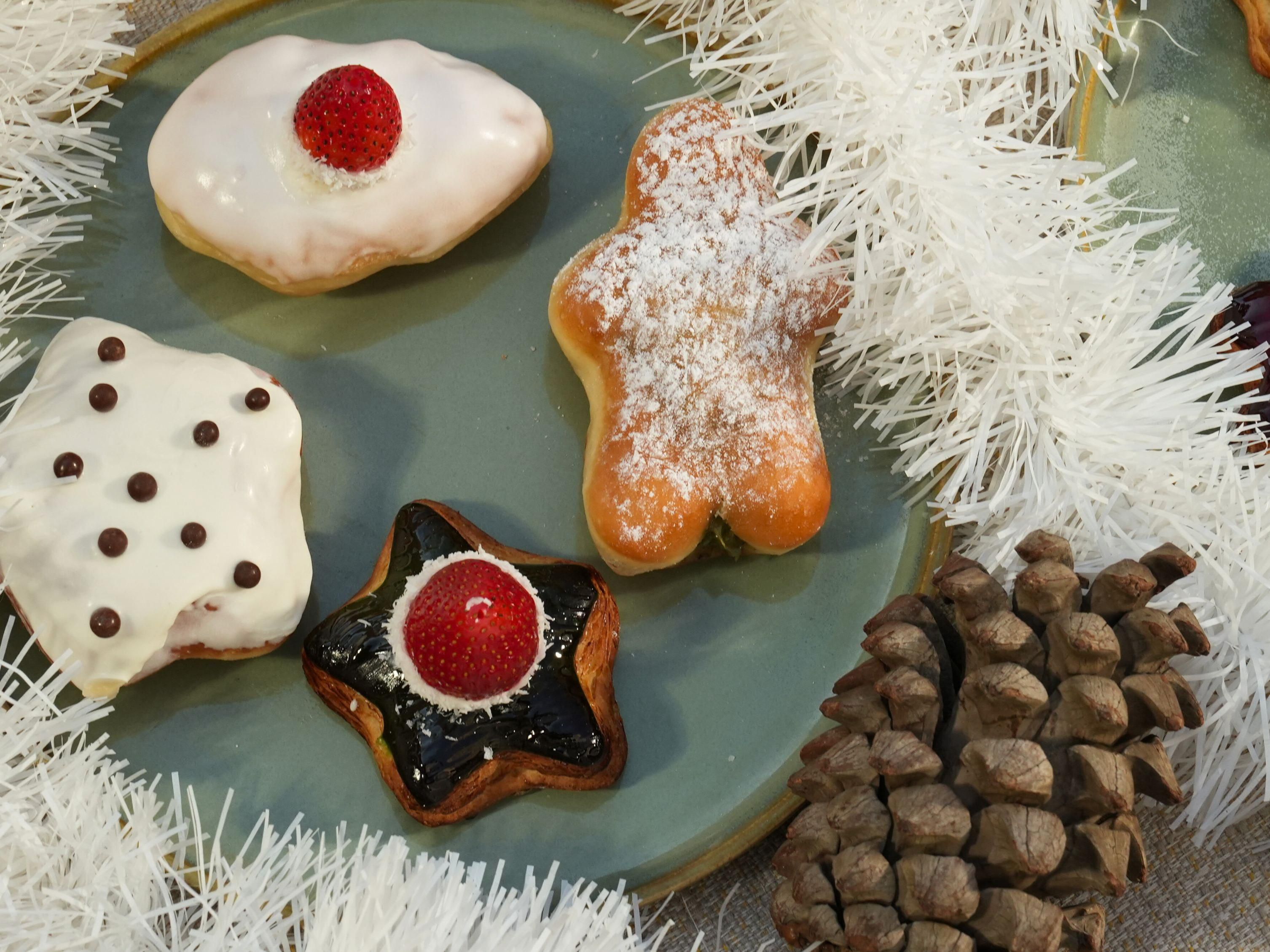 Treat yourself to our delicious holiday treats, cocktails and mocktails at the Lobby Bar daily