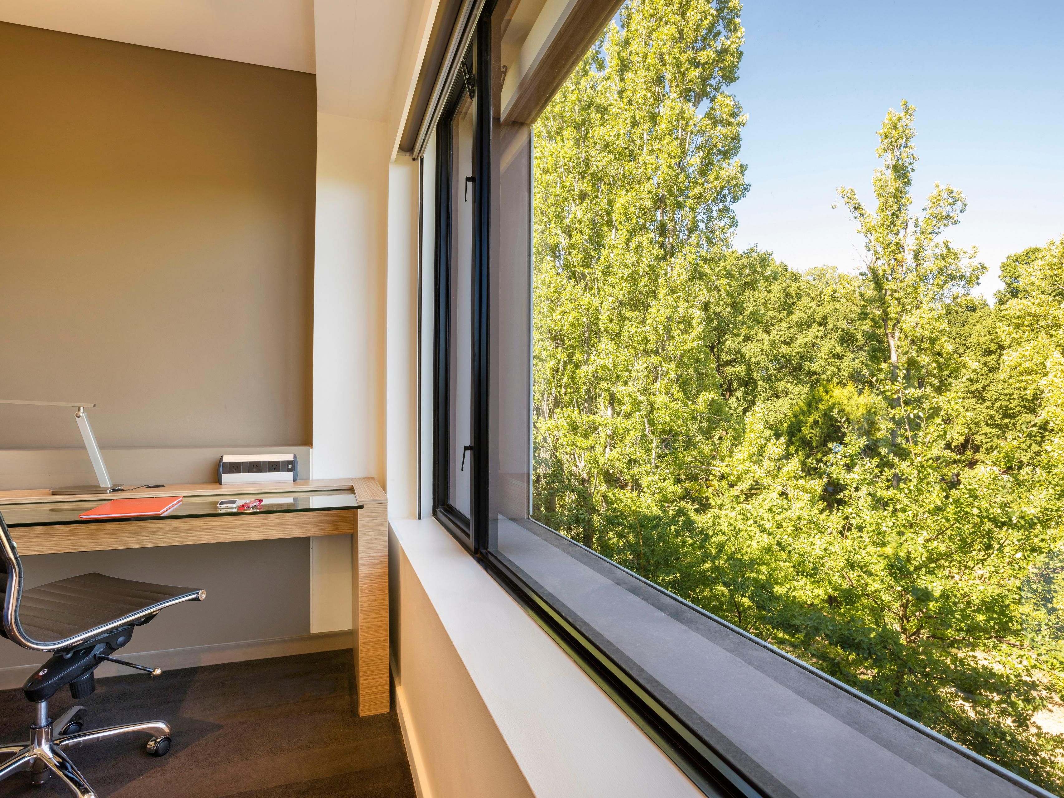 Enjoy the convenience of staying within a close walk of shops, restaurants and entertainment, while enjoying the hotel's tranquil park setting adjacent to Glebe Park. Choose a Deluxe Park View room and wake up to the sun rising over the park. Be rejuvenated after a long day of travel with a cycle or walk in the hotel's green surroundings. 