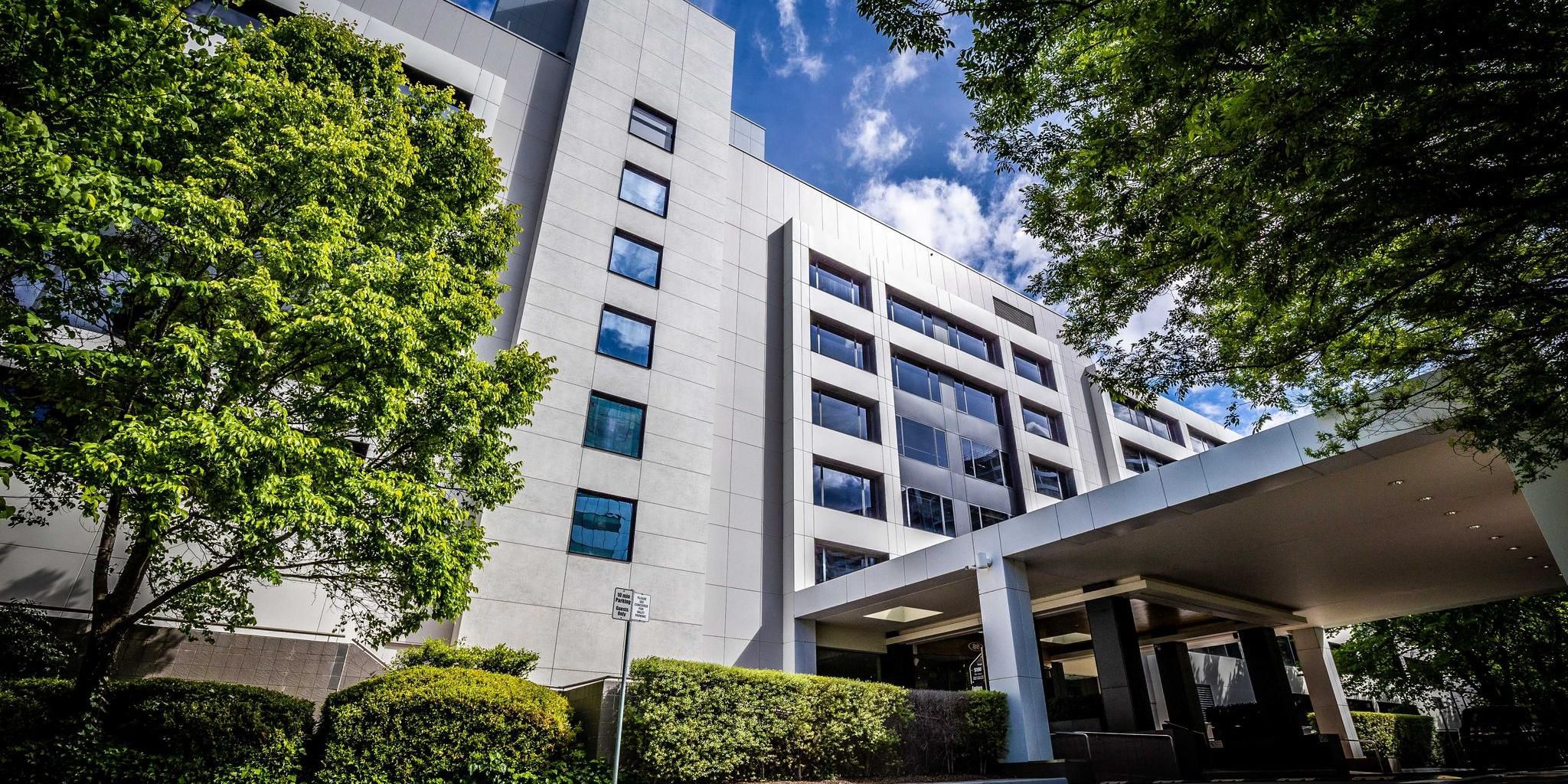 $hotelInfo.mediaDetails.welcomePhotos.primaryPhoto.caption}