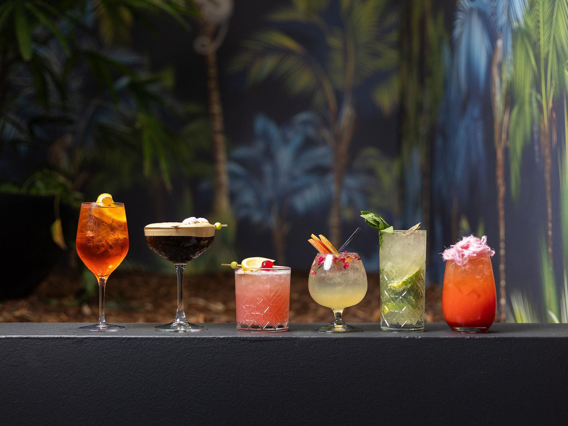 Lume Bar is the hotel's main bar, offering a selection of cocktails, wines and spirits. Bar snacks are available daily from 4:00 – 9:00pm.