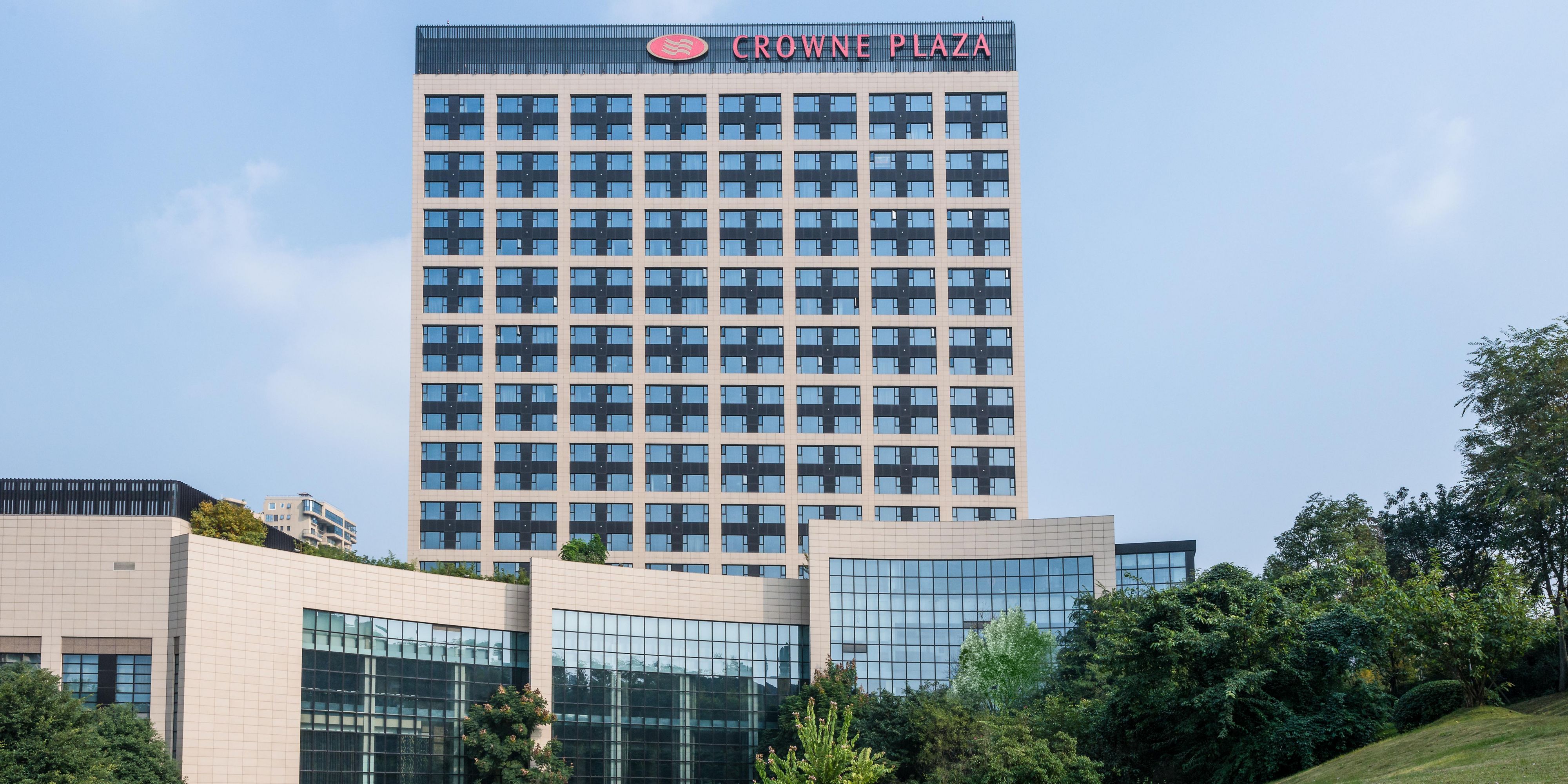 $hotelInfo.mediaDetails.welcomePhotos.primaryPhoto.caption}