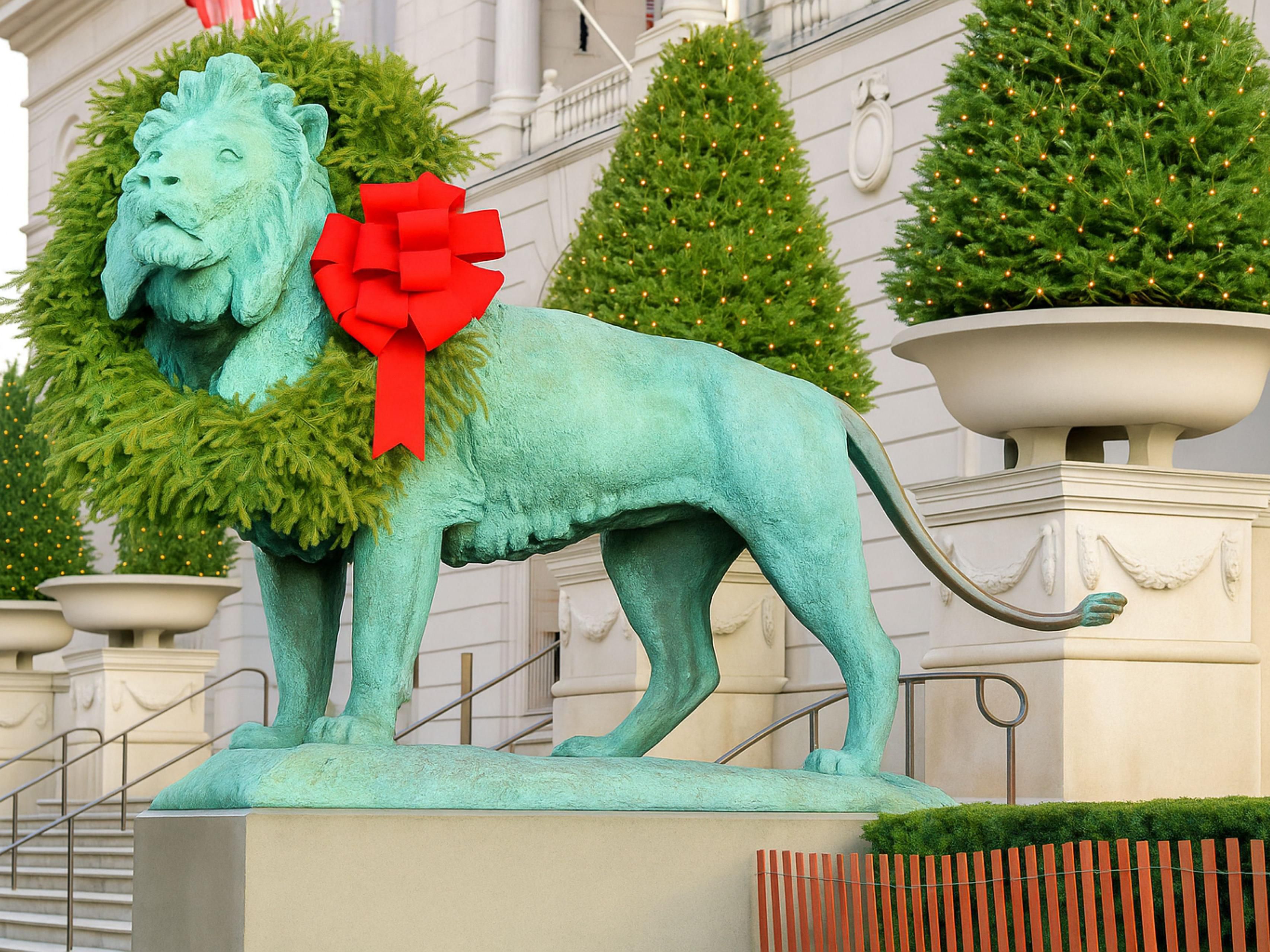 Experience Chicago at its most enchanting this winter! From the twinkling lights along Michigan Avenue to the festive aromas of the Christkindlmarket and the dazzling Millennium Park Tree Lighting, the city shines with holiday cheer. Stay near it all at Crowne Plaza Chicago West Loop.