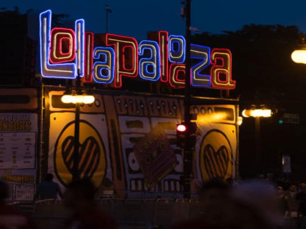 Stay with us and check out Chicago’s impressive festival lineup, including Lollapalooza, Riot Fest, Windy City Smokeout and ARC to name a few. Come watch the Chicago Marathon from our guest room balconies. Catch a cab to the Theater District or one of Chicago’s great museums.