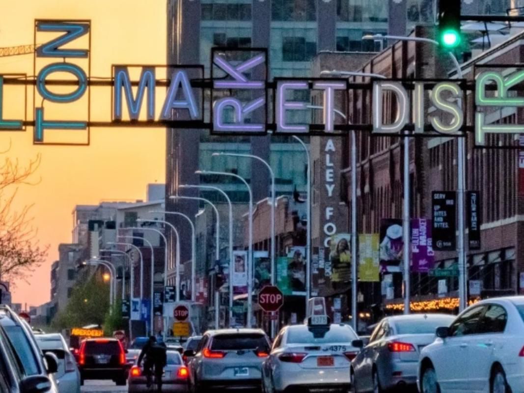 Find us in the heart of Chicago’s vibrant West Loop, just steps away from Randolph Street’s “Restaurant Row”, Fulton Market District and city attractions. Chic eateries, cocktail bars and music venues such as Girl & the Goat, Au Cheval and City Winery draw a thriving nightlife to this once industrial area. 