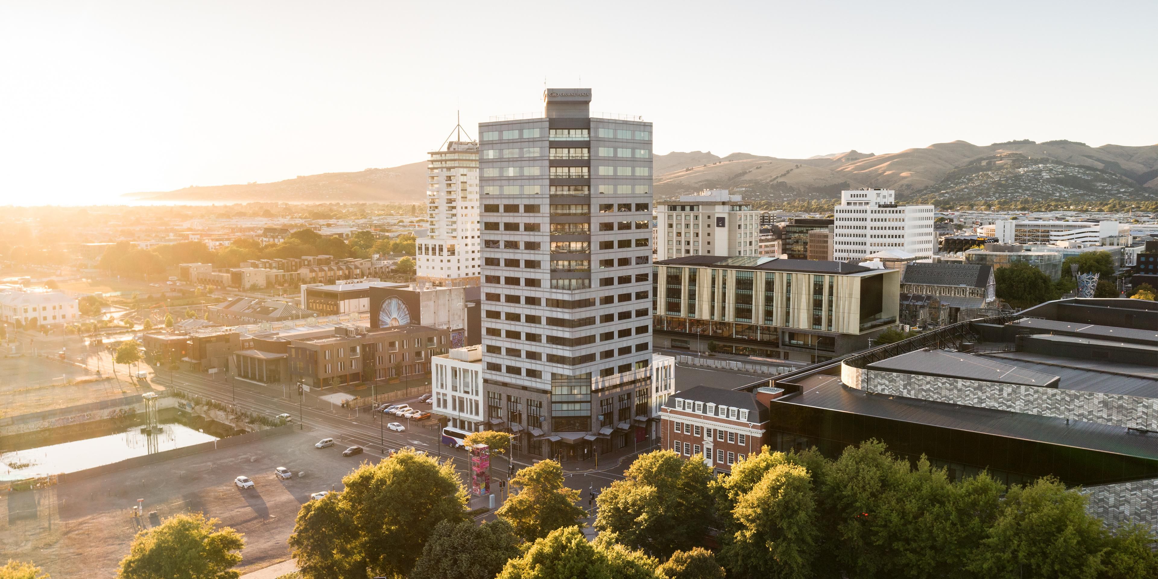 $hotelInfo.mediaDetails.welcomePhotos.primaryPhoto.caption}