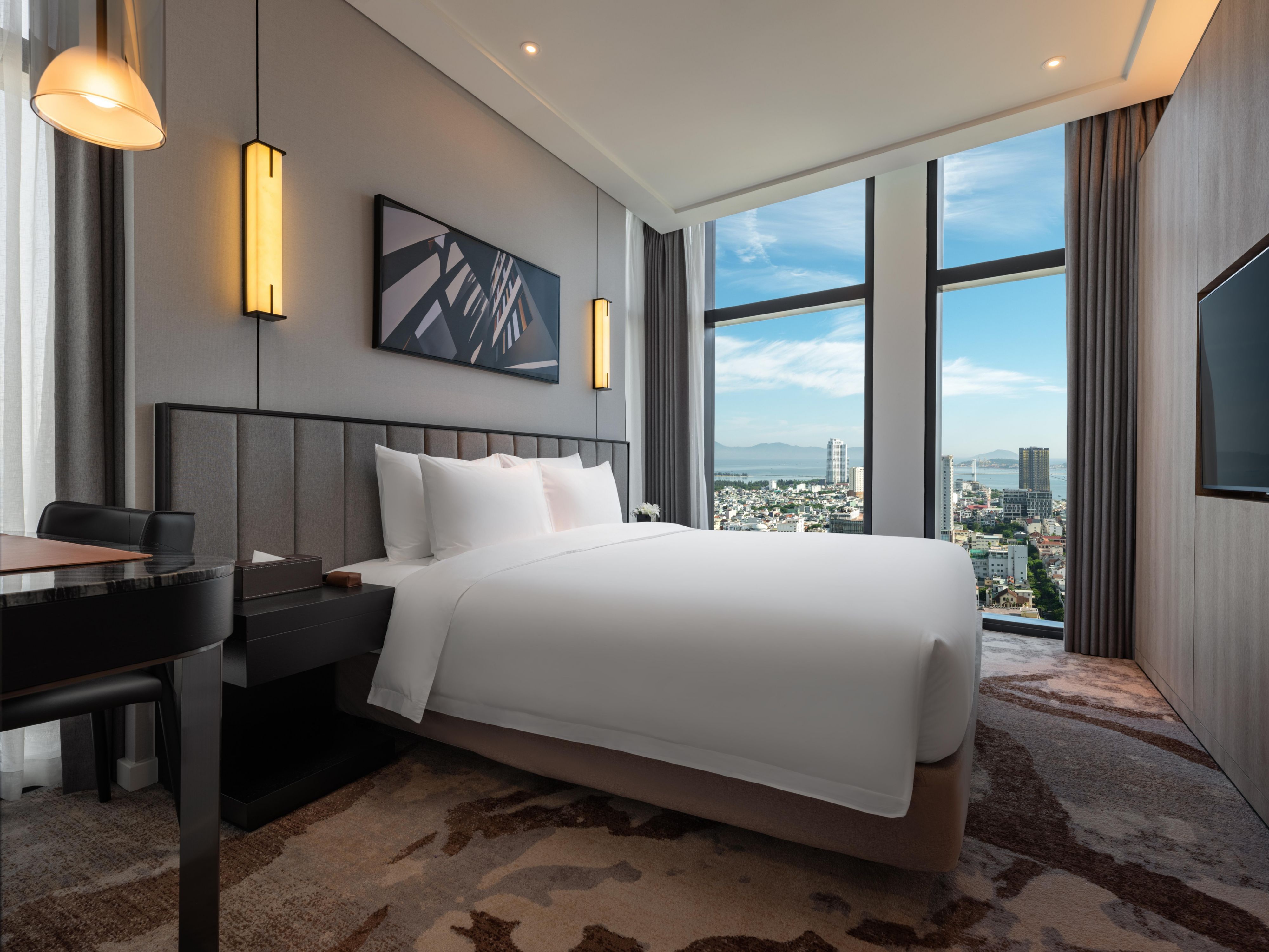 Amid the vibrant energy of the city, our elegant spaces offer a tranquil retreat for relaxation, rejuvenation, and renewed inspiration.
Book early and enjoy an exclusive 10% discount for IHG One Rewards members. Experience a business stay that seamlessly combines productivity and tranquility — available for a limited time only. T&Cs apply.