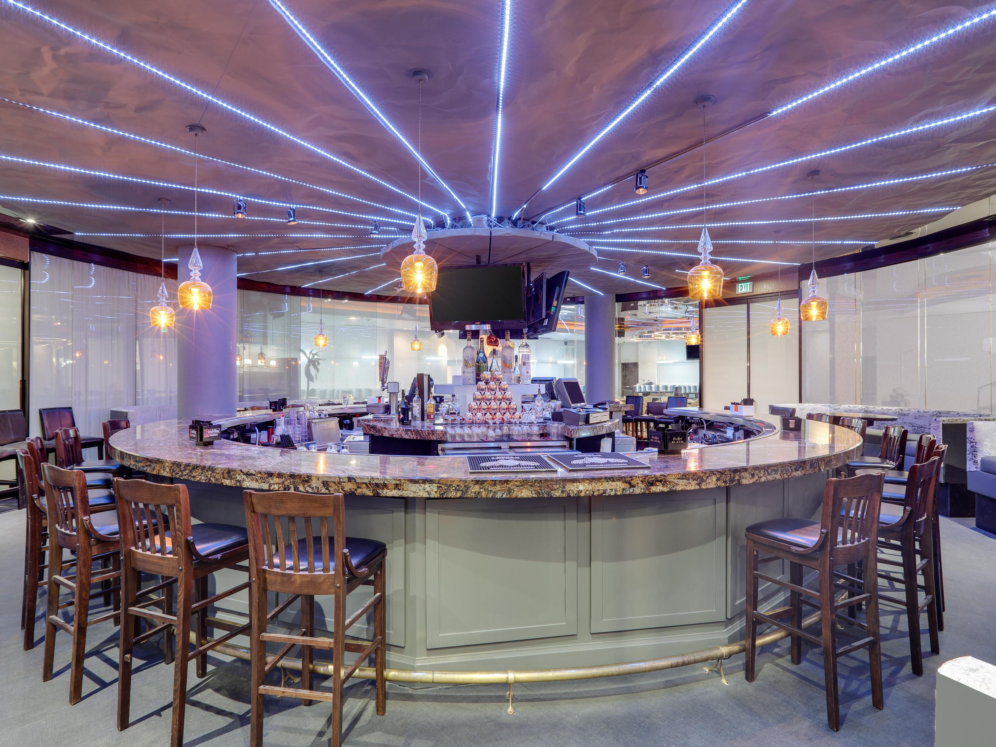 Designed for business, ready for anything, our amenities make each stay feel seamless. From high-speed Wi-Fi and a modern fitness center to a casual onsite restaurant and outdoor pool, we’ve created a space that helps you move through your day with ease, comfort, and a sense of balance.