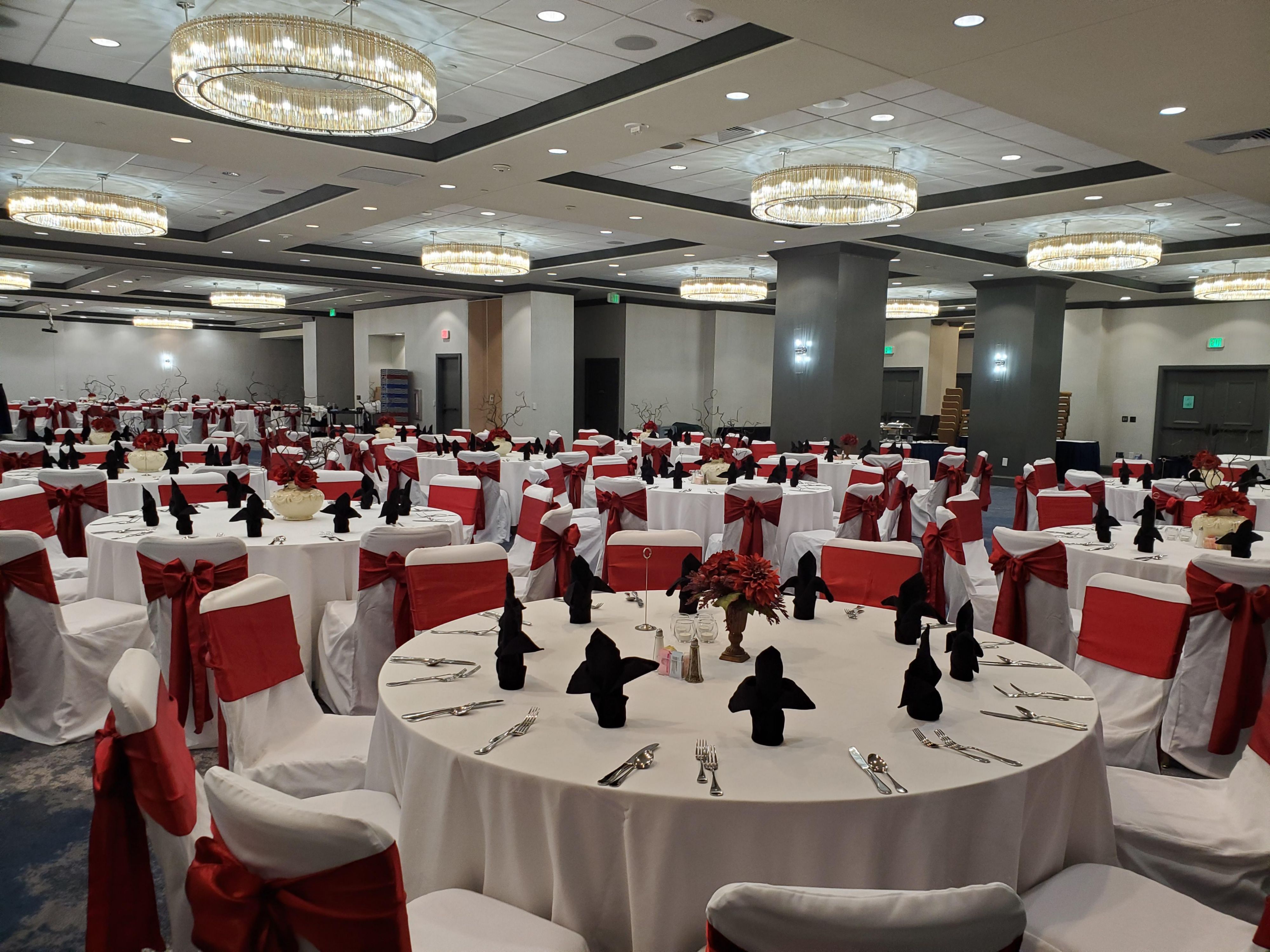 Host with confidence in venues designed for connection and collaboration. From dynamic boardrooms to elegant ballrooms with pre-function areas, our meeting spaces are flexible, modern, and fully equipped to meet your moment, whether that’s a conference, celebration, or corporate offsite.