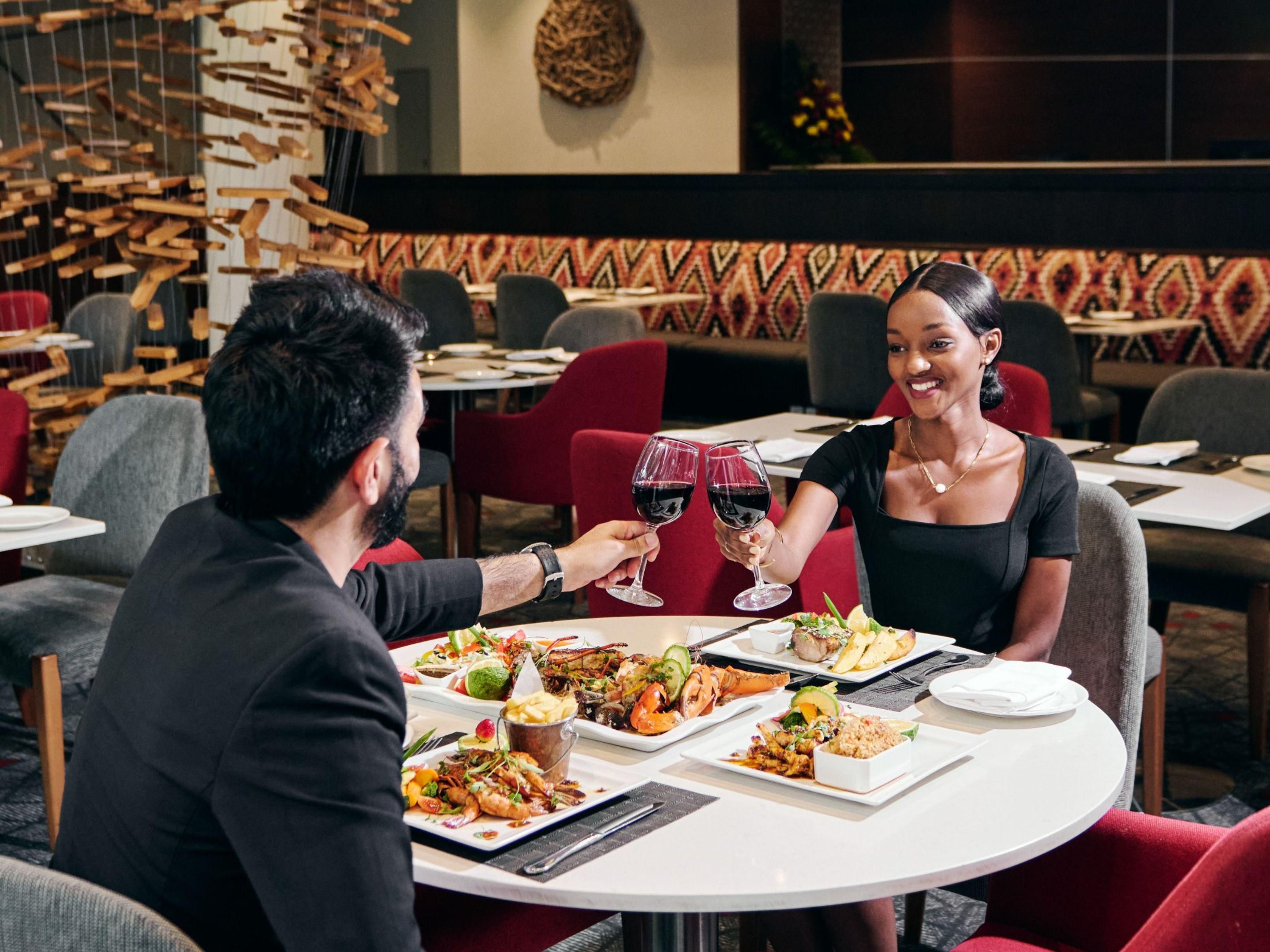 Starters: Crowne Caesar Salad with grilled chicken, Grilled Tuna & Mango Salad, Thai Spring Rolls with mango salad.
Mains: Char-grilled fish fillet, Flame-grilled quarter chicken, Beef tenderloin with seasonal vegetables & fondant potato.
Desserts: Sticky toffee pudding, Chocolate brownie, Fruit salad & vanilla ice cream