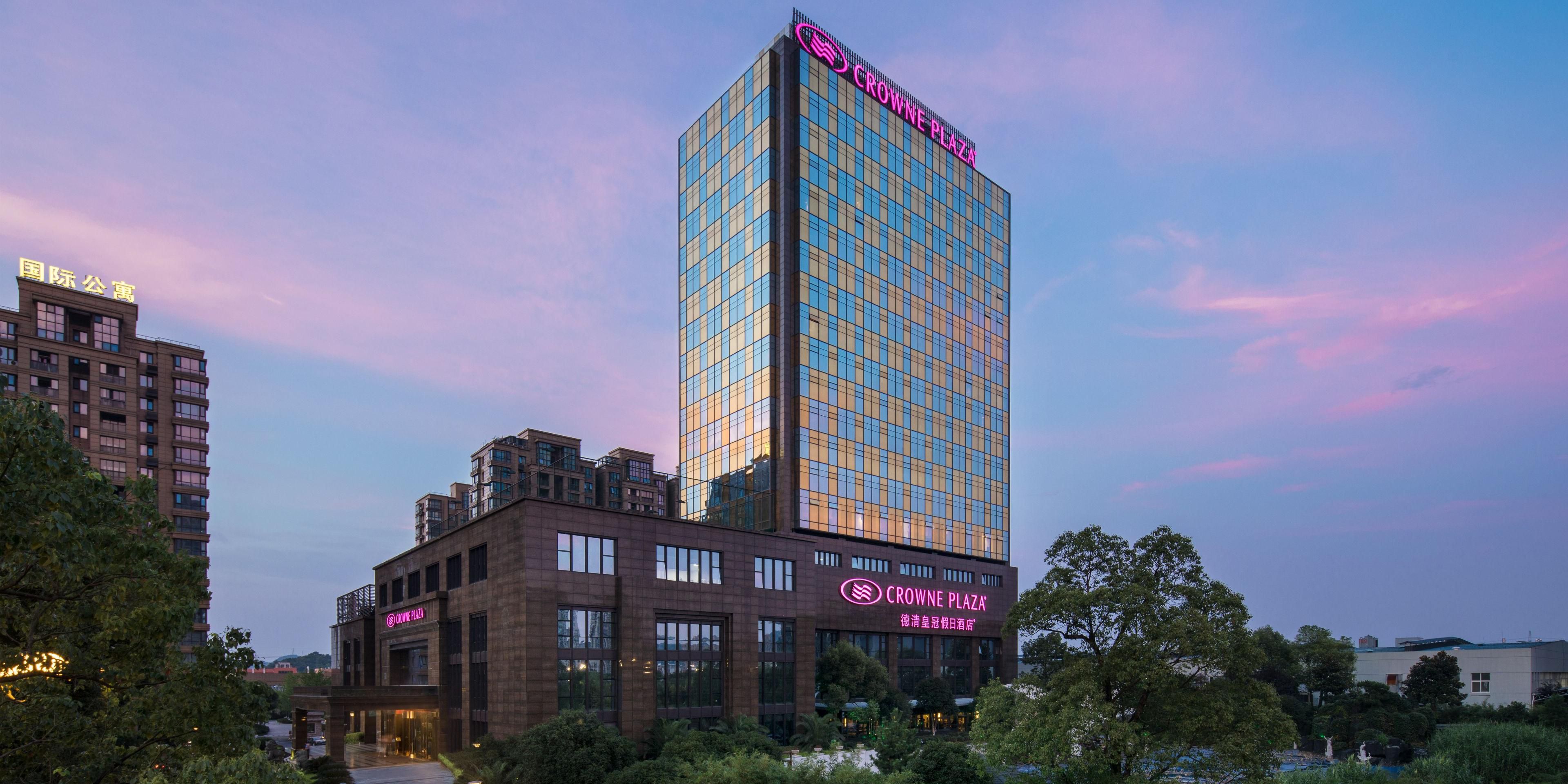 $hotelInfo.mediaDetails.welcomePhotos.primaryPhoto.caption}