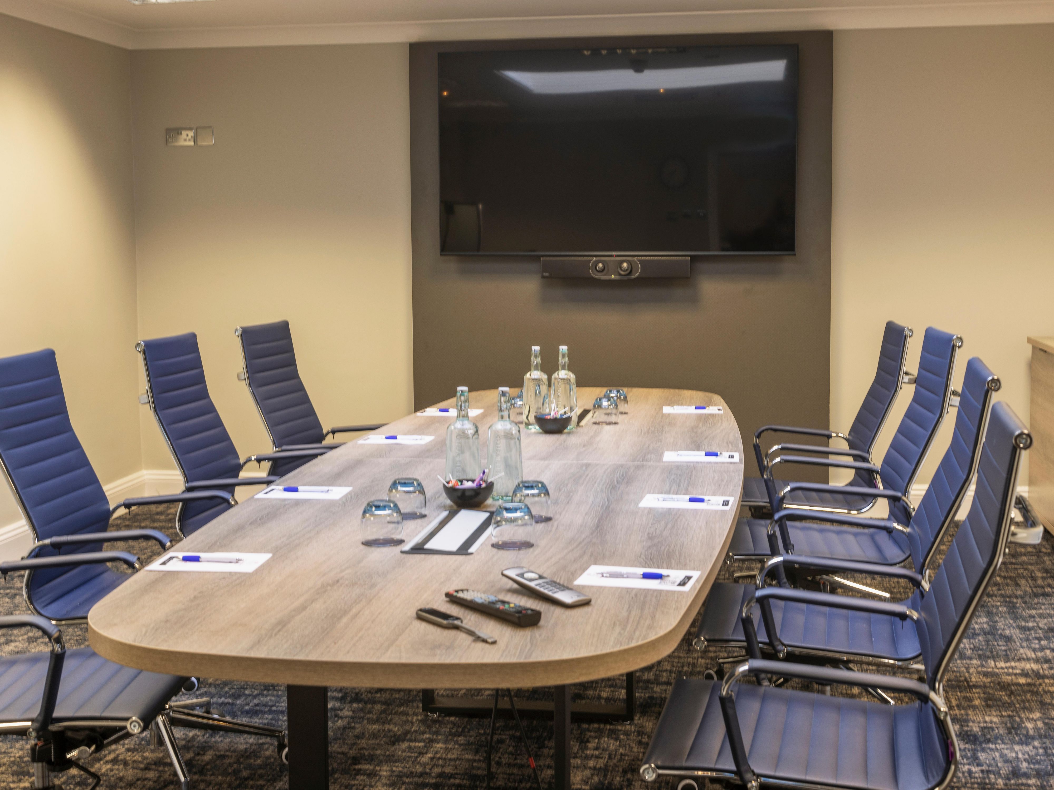 Host exceptional meetings and events at Crowne Plaza, where flexible spaces, state-of-the-art facilities, and seamless service create the perfect setting. Whether it’s a corporate gathering or a special celebration, our expert team ensures a smooth, stress-free experience in a prime East Midlands location near major transport links.