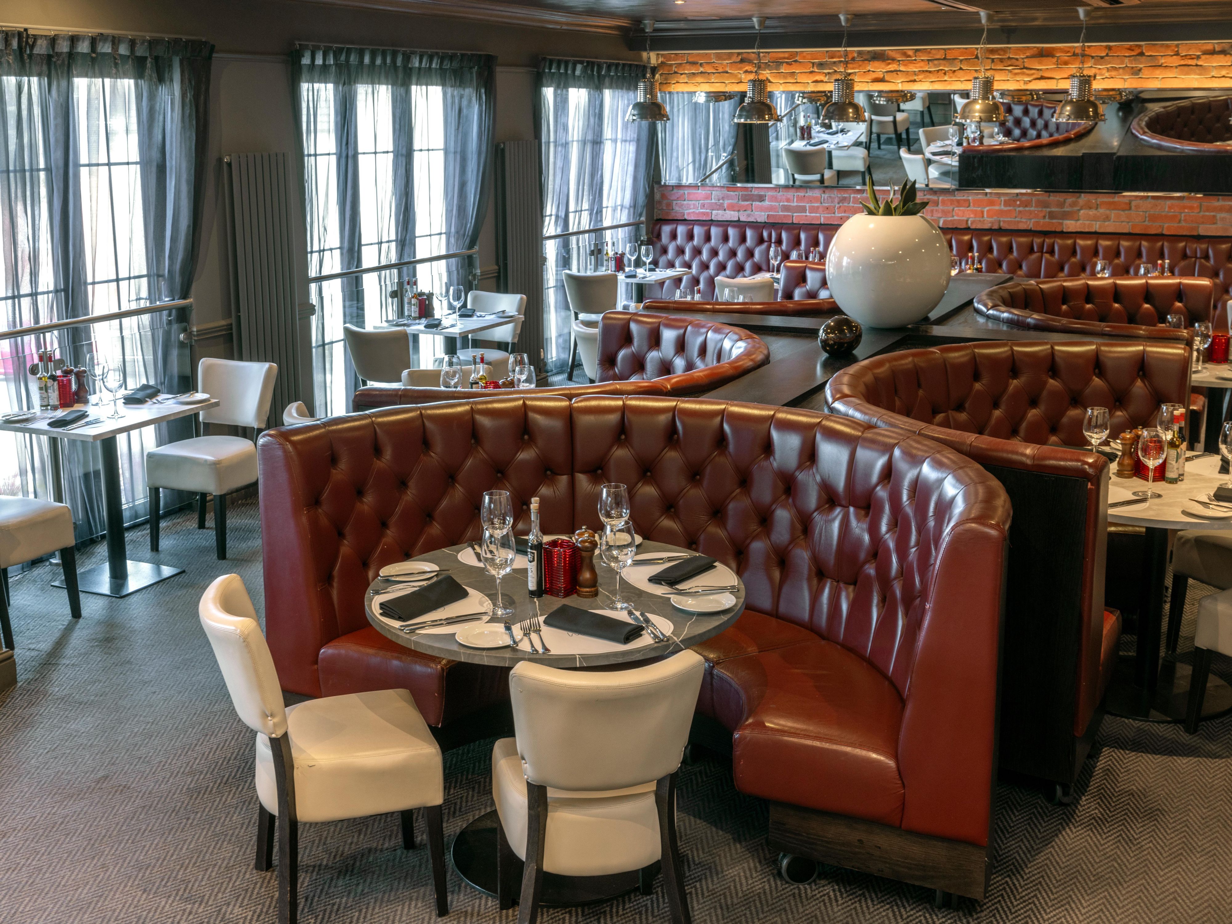 Marco’s New York Italian Kegworth blends the best of Italian cuisine with an American twist. Enjoy freshly prepared dishes, from classic pasta and stone-baked pizzas to juicy steaks and gourmet burgers. Perfect for relaxed dining, celebrations, and business meals in a stylish yet welcoming setting.