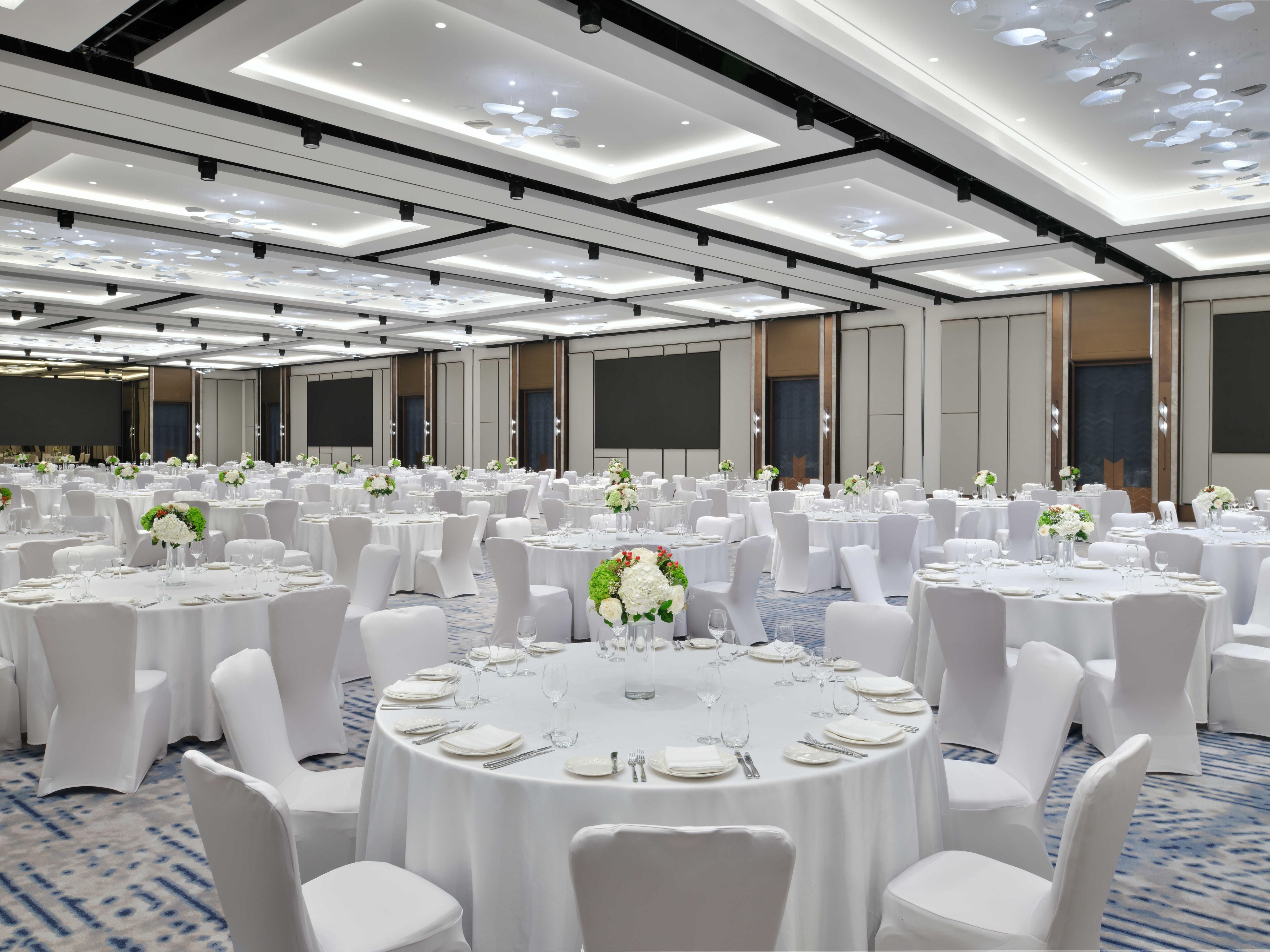 Unlock the potential of your next event with Events by InterContinental, Dubai's top choice for MICE (Meetings, Incentives, Conferences, and Exhibitions) venues. Strategically located near the airport and downtown, our state-of-the-art facilities offer over 15,000 square meters of customizable event space, designed to cater to your every need.