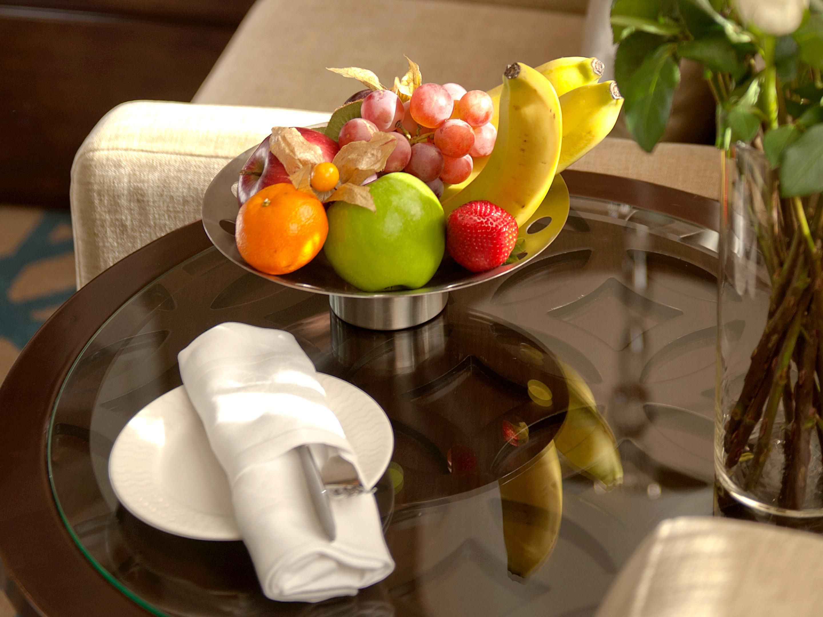 Enhance your work experience in our private Club Lounge. Enjoy a peaceful environment designed for professionals, with daily tea, cocktails, and discreet amenities. Open daily from 12 pm to 9 pm for a private and productive business retreat.