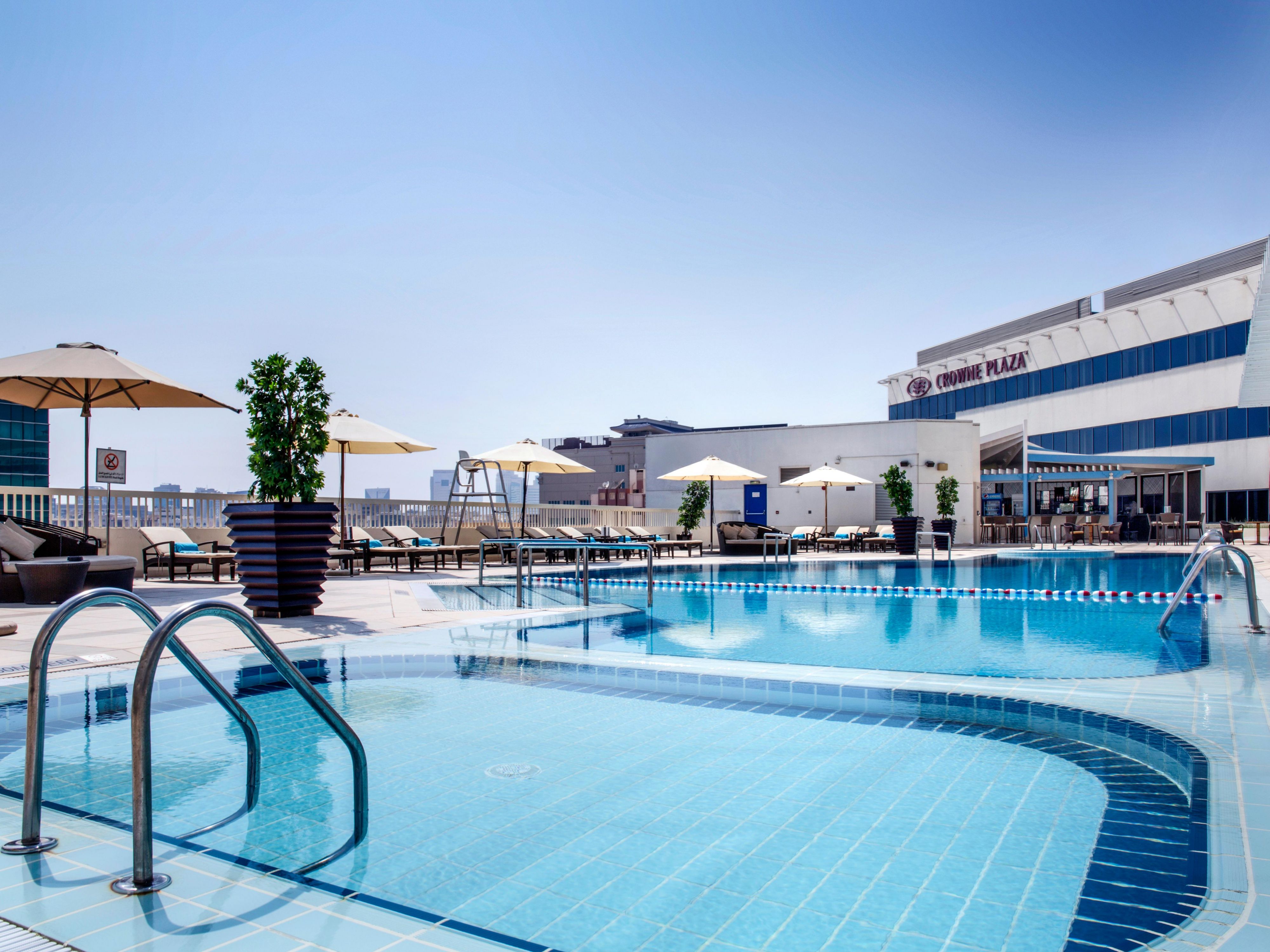 Crowne Plaza Dubai-Deira - 5 star hotel in Dubai - Rooftop Pool
