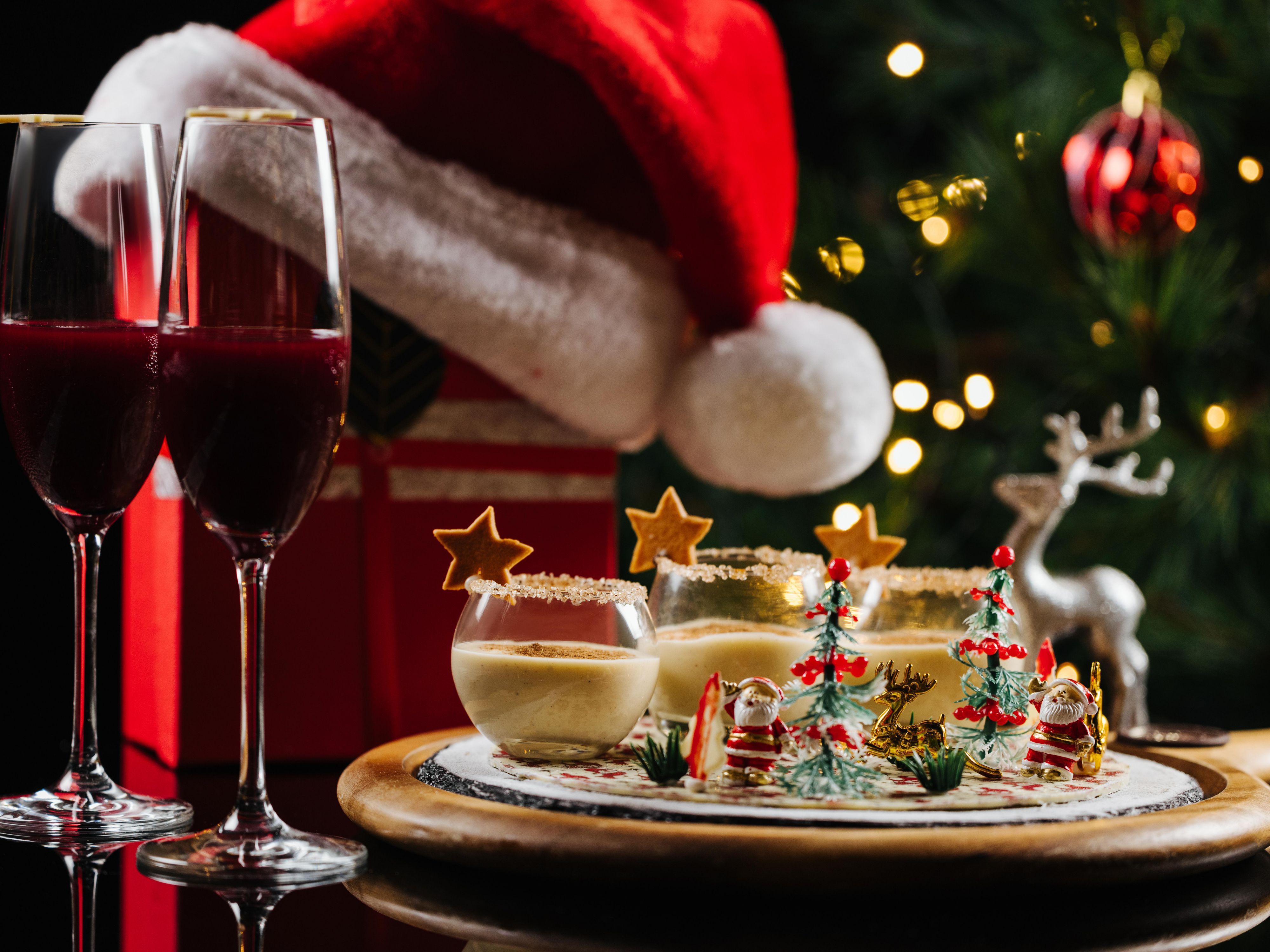 Join us for a festive Christmas Brunch with holiday dishes, live music, and a Santa visit against the stunning Marina backdrop.