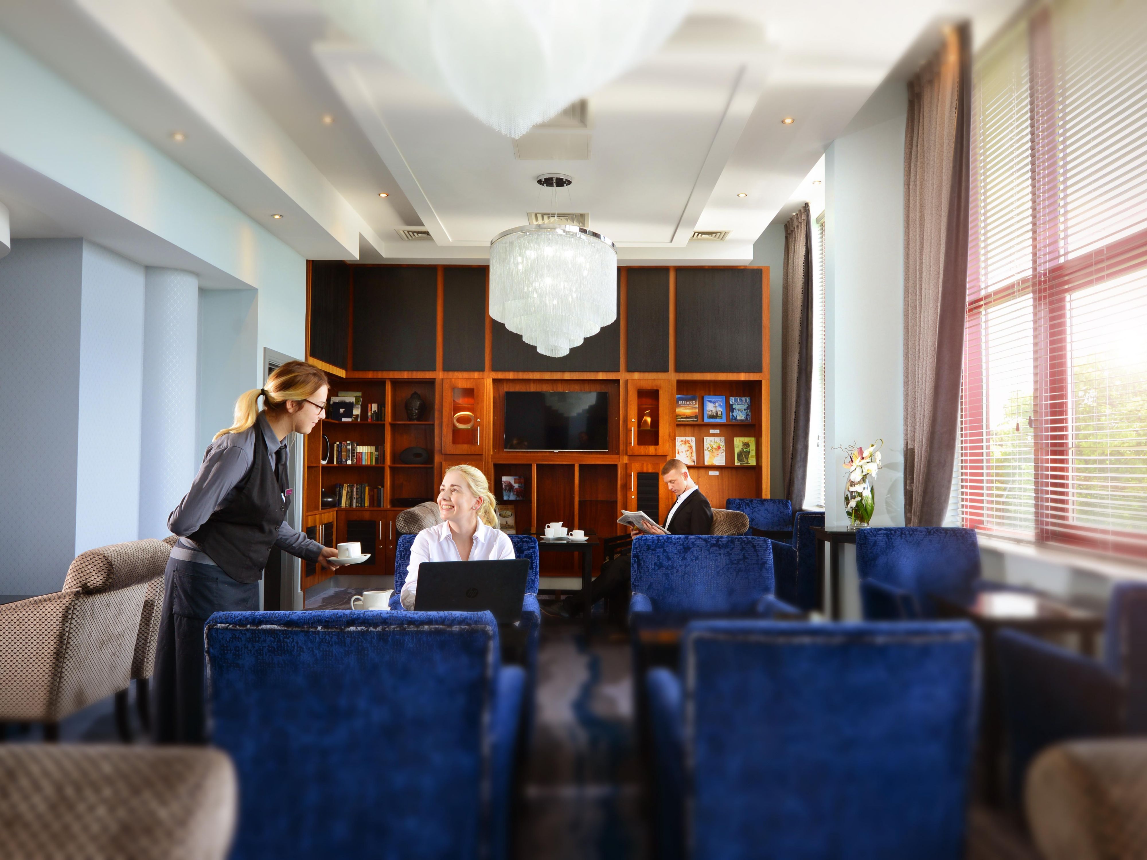Book one of our Premium Rooms and enjoy exclusive access to the Club Lounge, where complimentary refreshments are served throughout the day. Relax in style during our evening drinks reception with delicious canapés, available daily from 5:30–7:30pm.