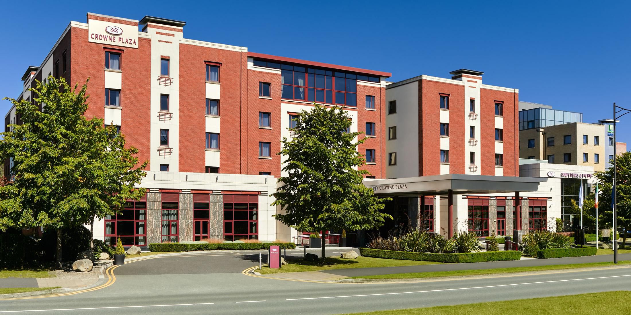 $hotelInfo.mediaDetails.welcomePhotos.primaryPhoto.caption}