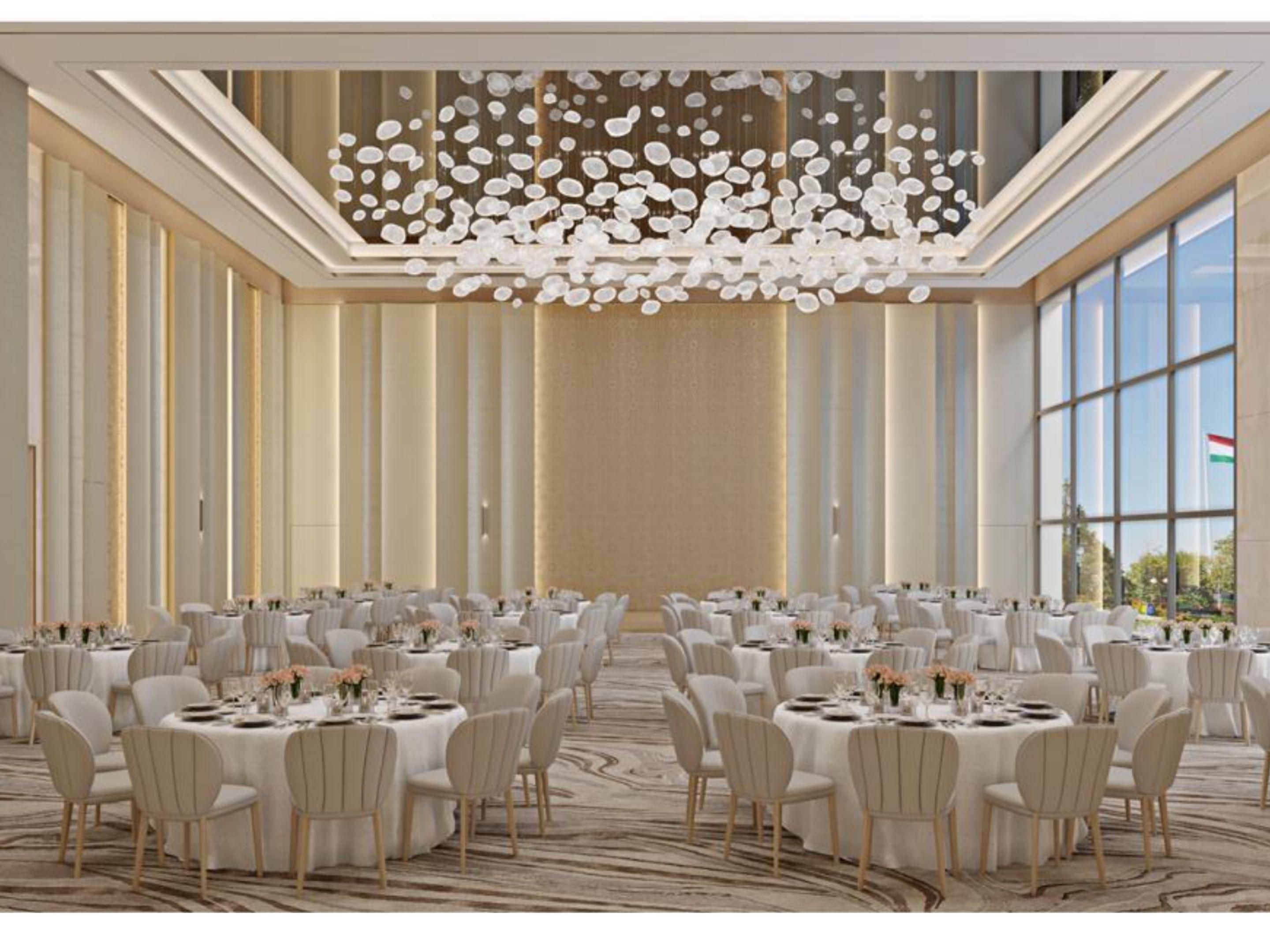 With over 1,200 sqm of flexible event space—including a grand ballroom for up to 500 guests—Crowne Plaza Dushanbe is the city’s new address for conferences, galas, and gatherings.