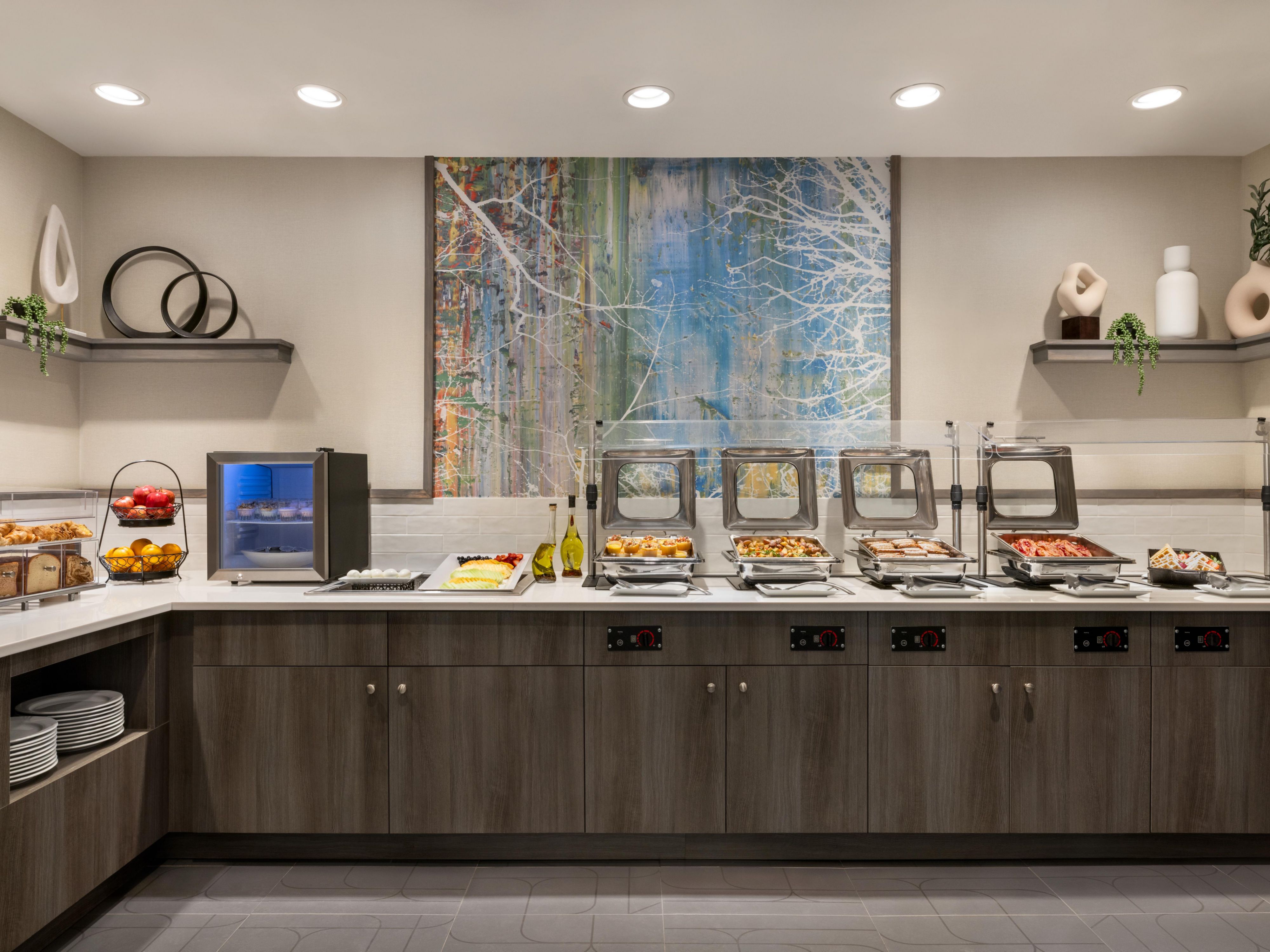 Kickstart your morning with a mouthwatering and energizing breakfast buffet, offering a diverse selection of fresh, locally sourced ingredients at our restaurant. Indulge in a wide range of breakfast favorites, from fluffy pancakes and scrambled eggs to seasonal fruits, artisanal breads, and freshly brewed coffee.