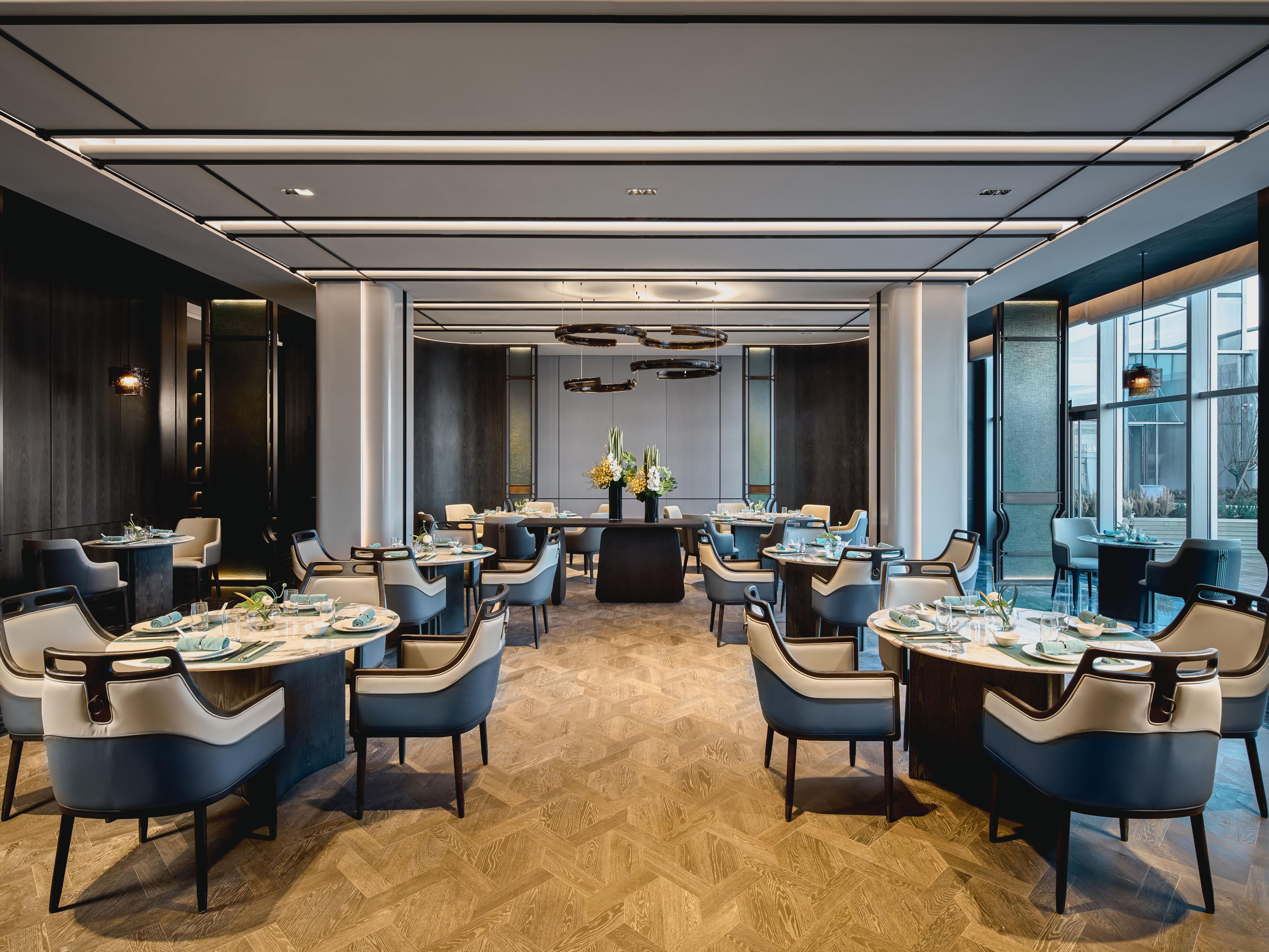 鄂州皇冠假日酒店富临中餐厅是洲际酒店集团皇冠假日品牌第三家富临品牌中餐厅。以湖北菜系为主，融入富临文化，打造食色文化的甄选。