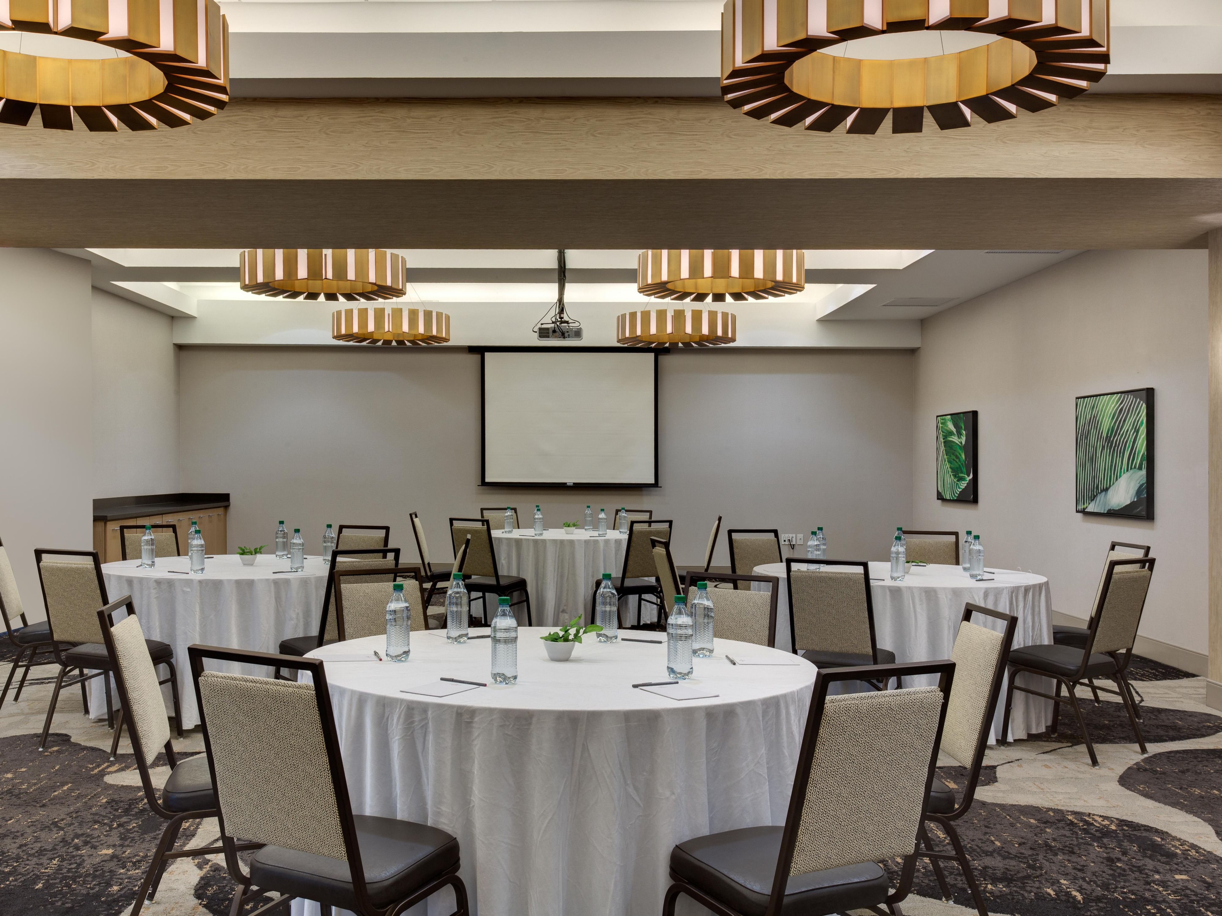 Let's make your function a success! At Crowne Plaza we offer specialized menus to fit various budgets and take your meeting or special event to the next level.