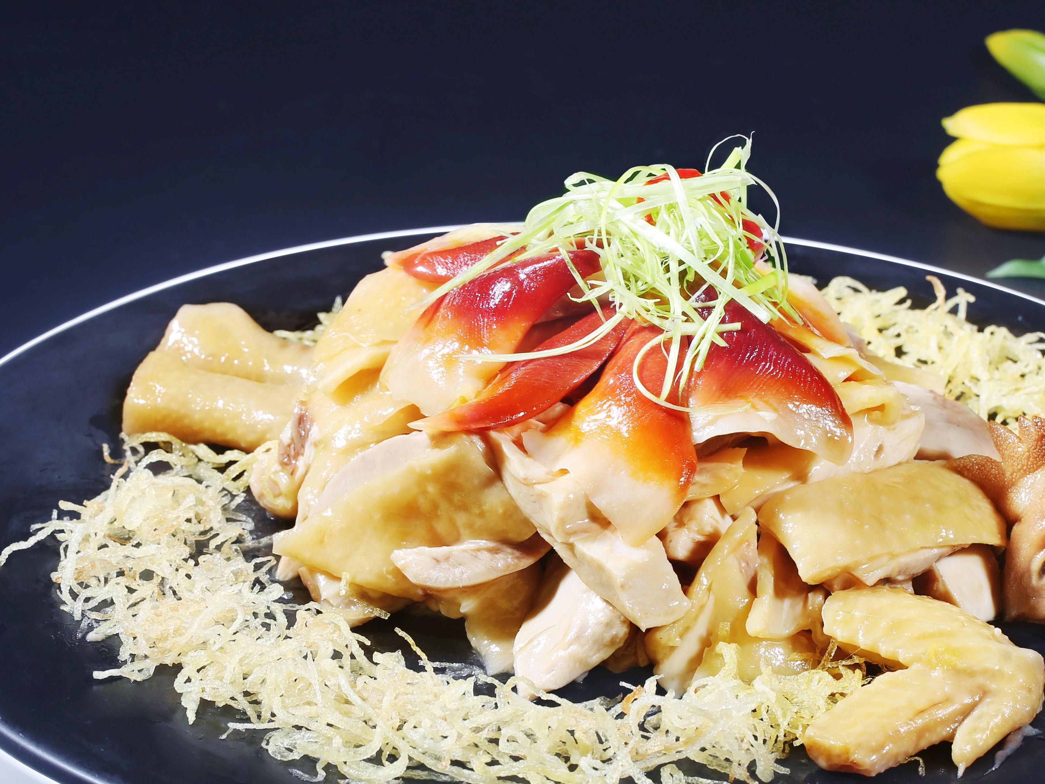 Crowne Plaza Foshan has authentic Cantonese Dim Sum and cuisine with highly praised. Our Chef Team has won two awards from Foshan Bureau of Commerce. Here is an excellent choice for you enjoying delicious Cantonese food.