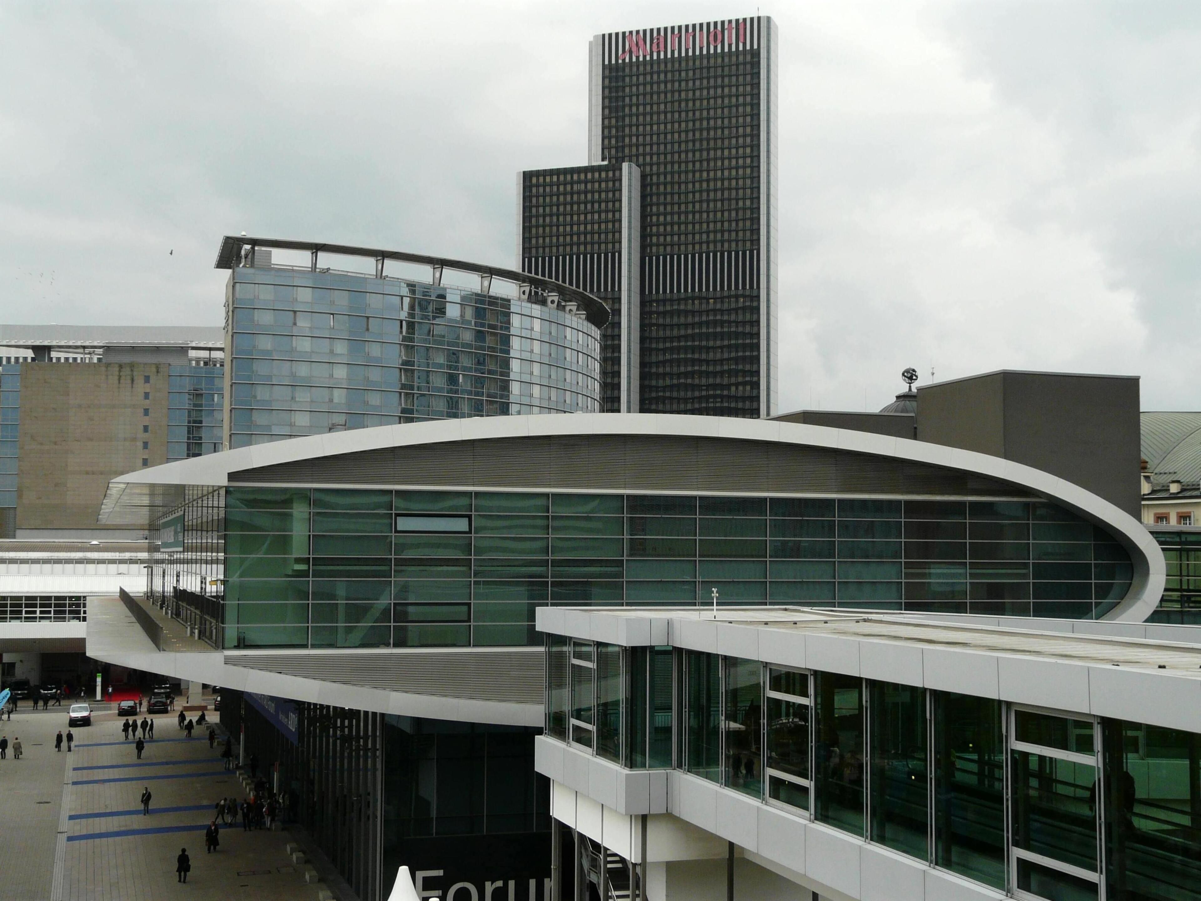 Frankfurt Trade Fair is known for top events like the Book Fair, Ambiente, Heimtextil, and Eurobike. Whether you are an exhibitor or a guest, enjoy a modern and comfortable stay at the Crowne Plaza Frankfurt Congress Hotel. With excellent public transport links, the fairgrounds are easy to reach.