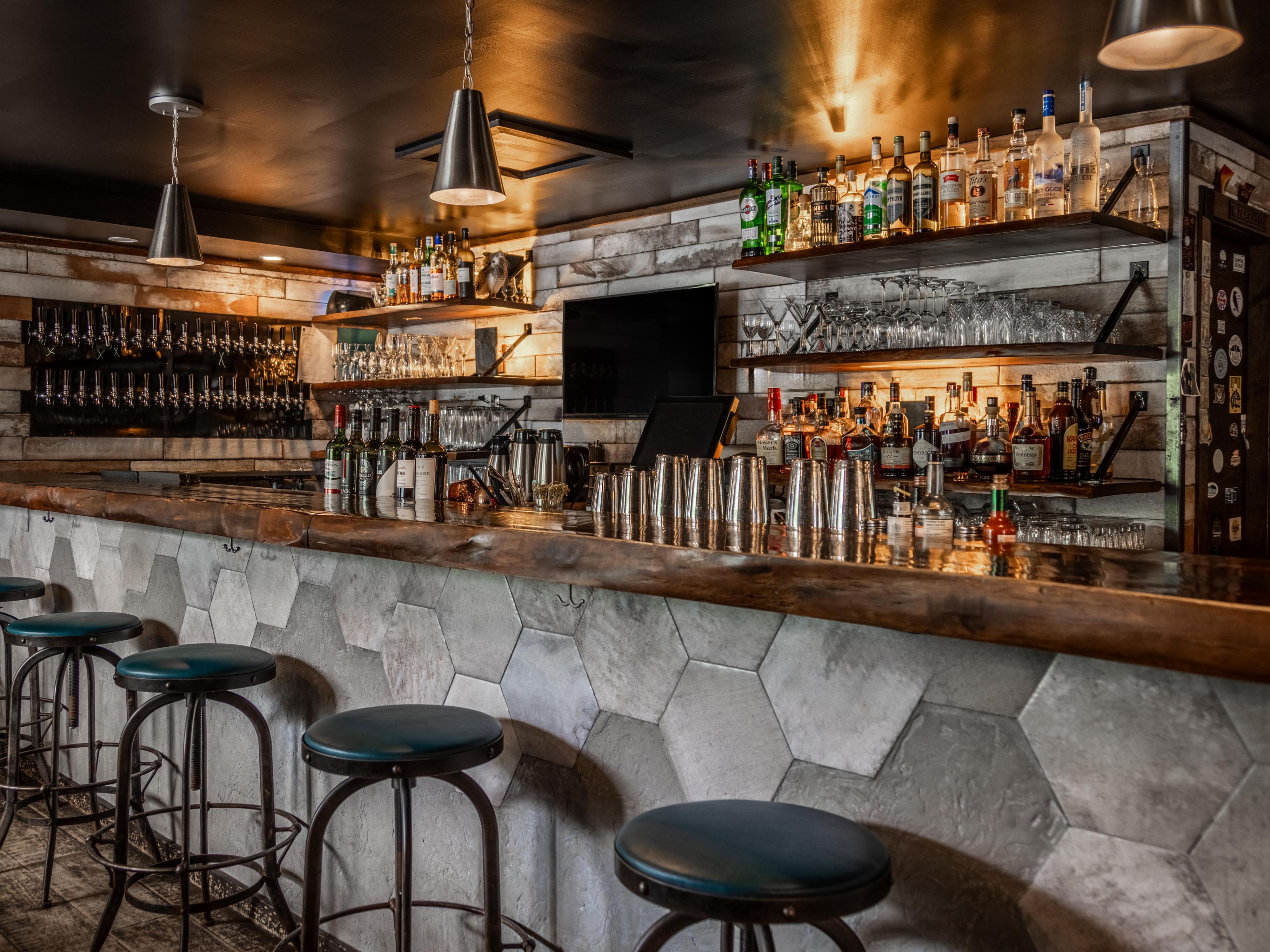 The Joyce Pub is Fredericton’s favourite spot for craft beer and cider, with 36 rotating taps from New Brunswick breweries. Cozy and welcoming, it’s where locals and guests gather to enjoy hearty pub dishes and Maritime flavours.