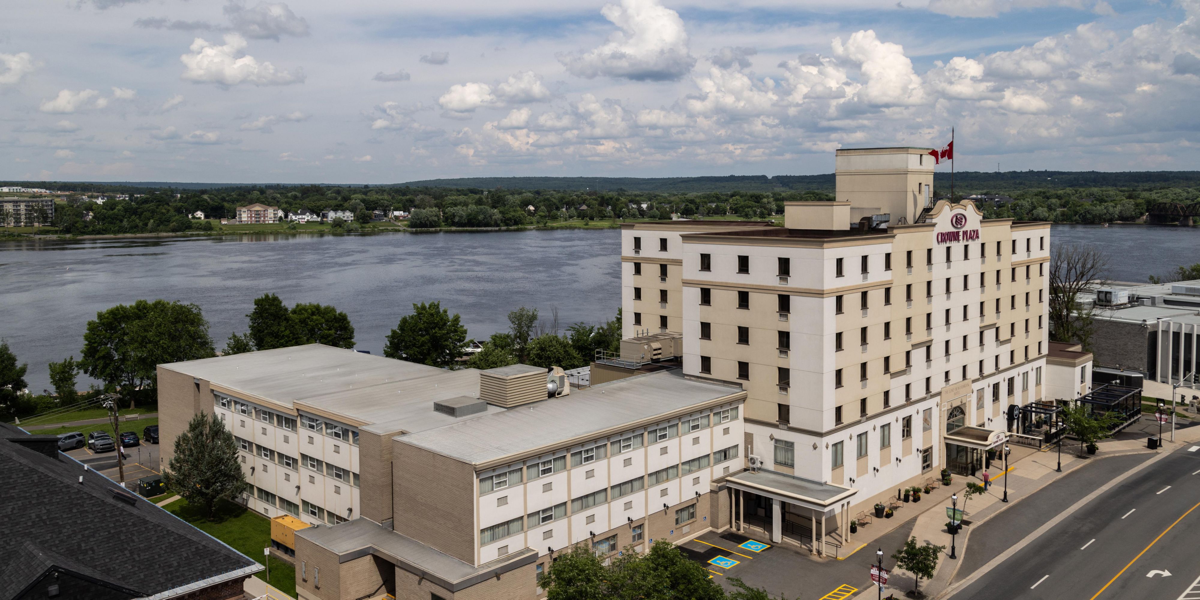 $hotelInfo.mediaDetails.welcomePhotos.primaryPhoto.caption}