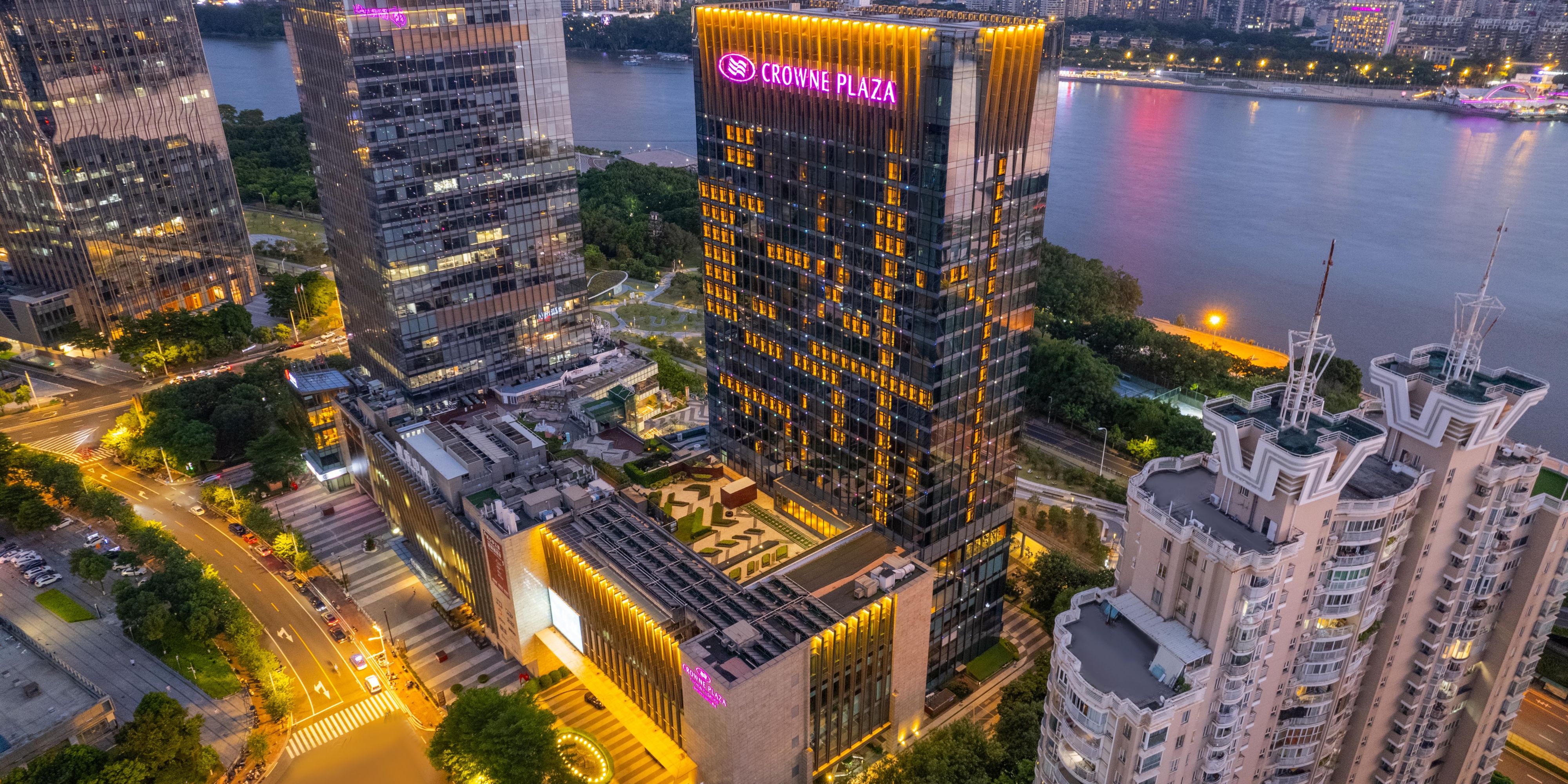 $hotelInfo.mediaDetails.welcomePhotos.primaryPhoto.caption}