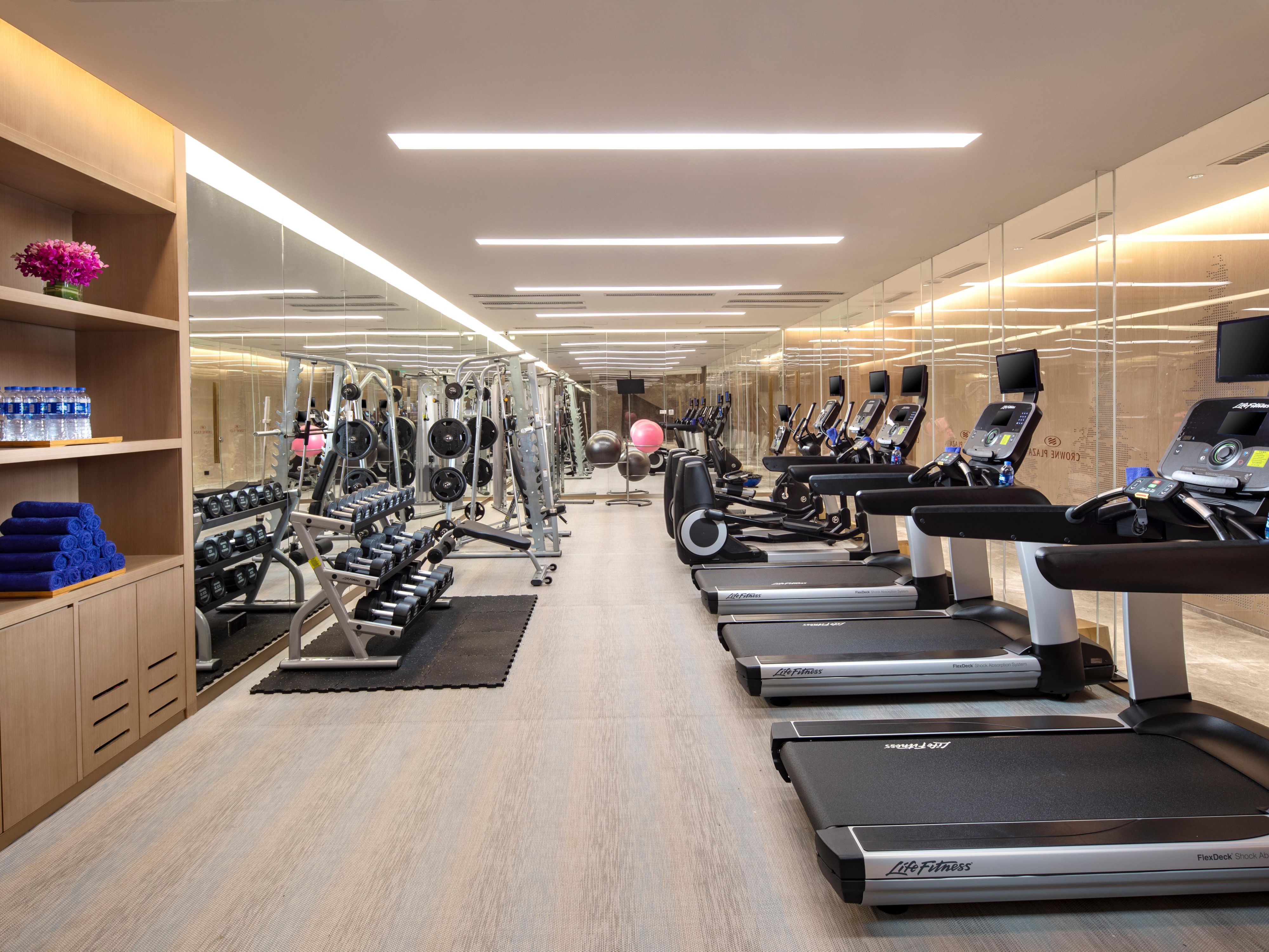 配备高品质专业设施的健身房24小时面向住店客人开放。来此酣畅运动，以饱满活力迎接繁忙的一天，美食丰盛当前亦无压力。