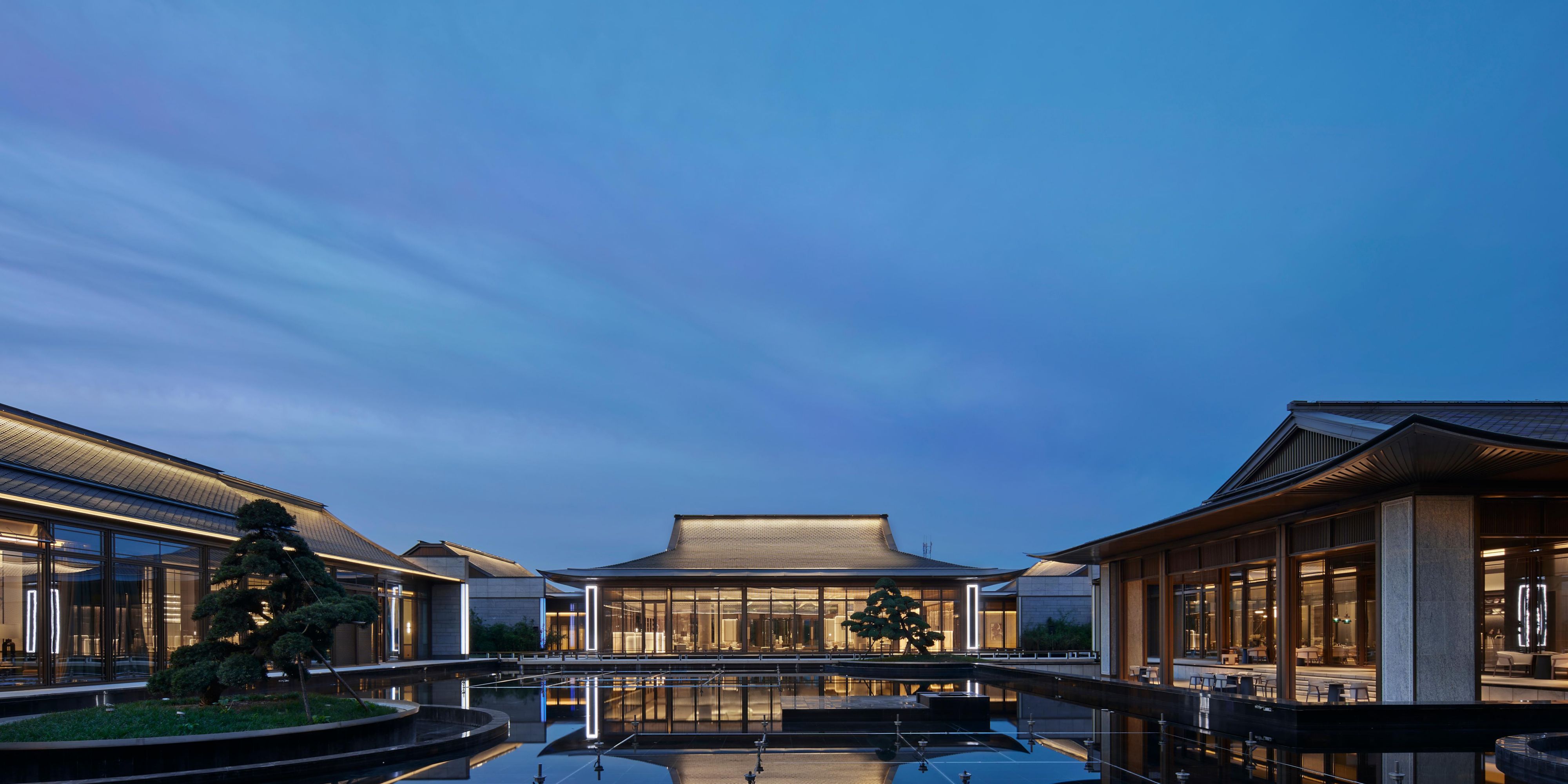 $hotelInfo.mediaDetails.welcomePhotos.primaryPhoto.caption}