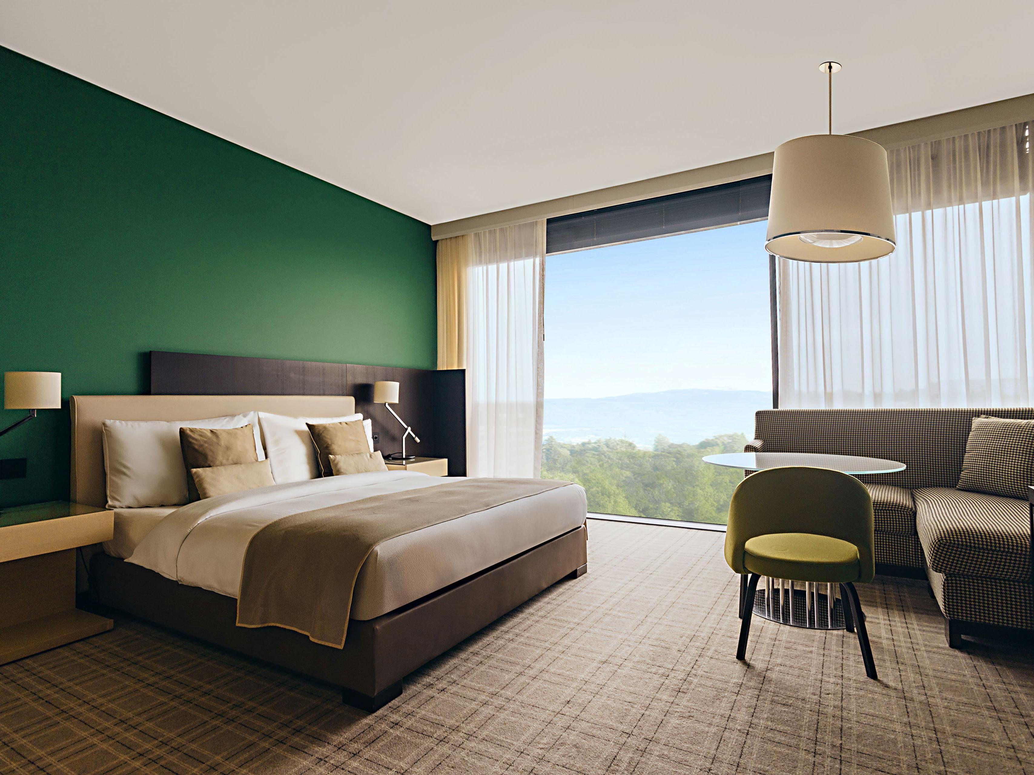 Premium Club Lounge Access