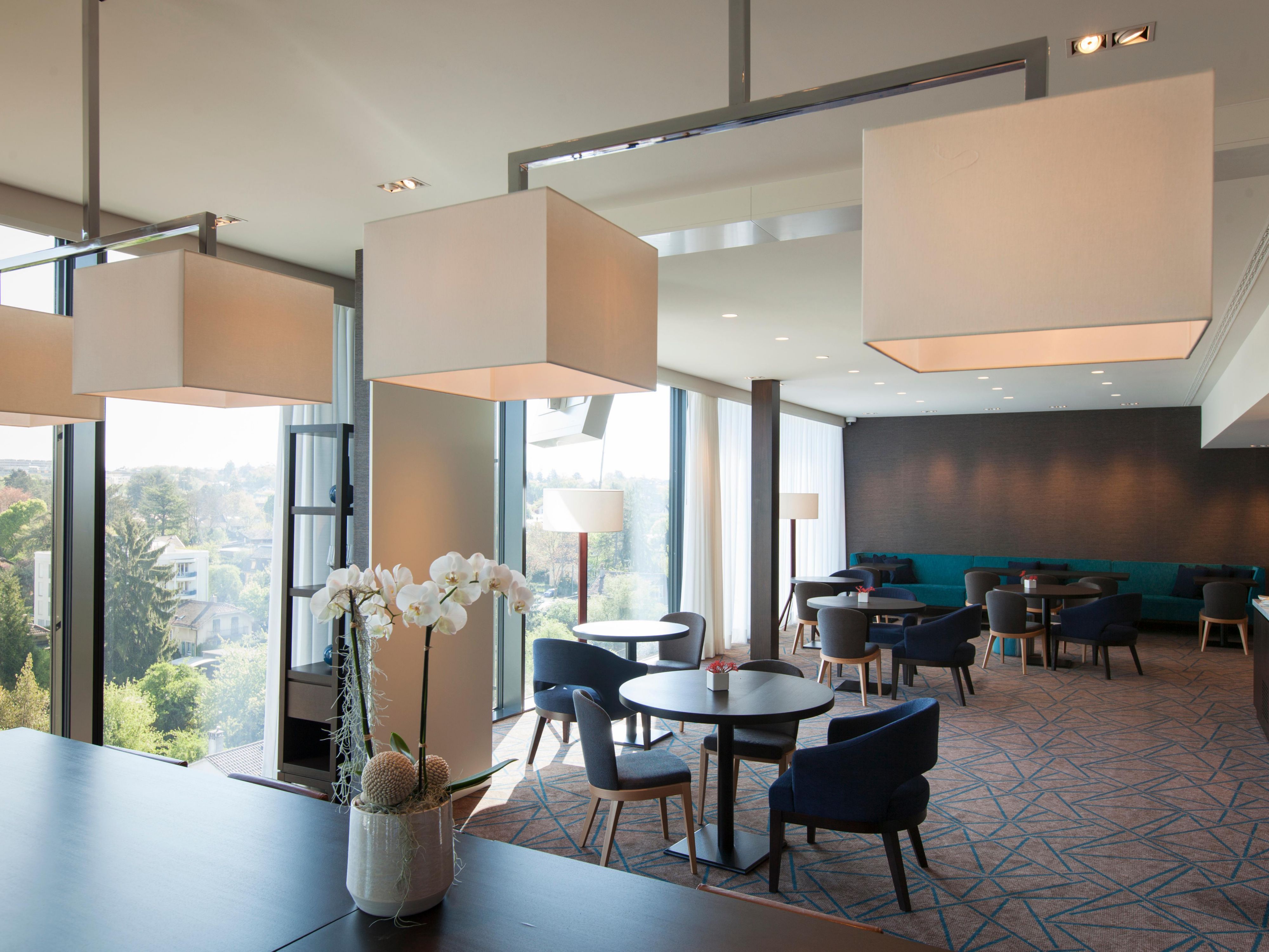 Club Floor Lounge with panoramic views