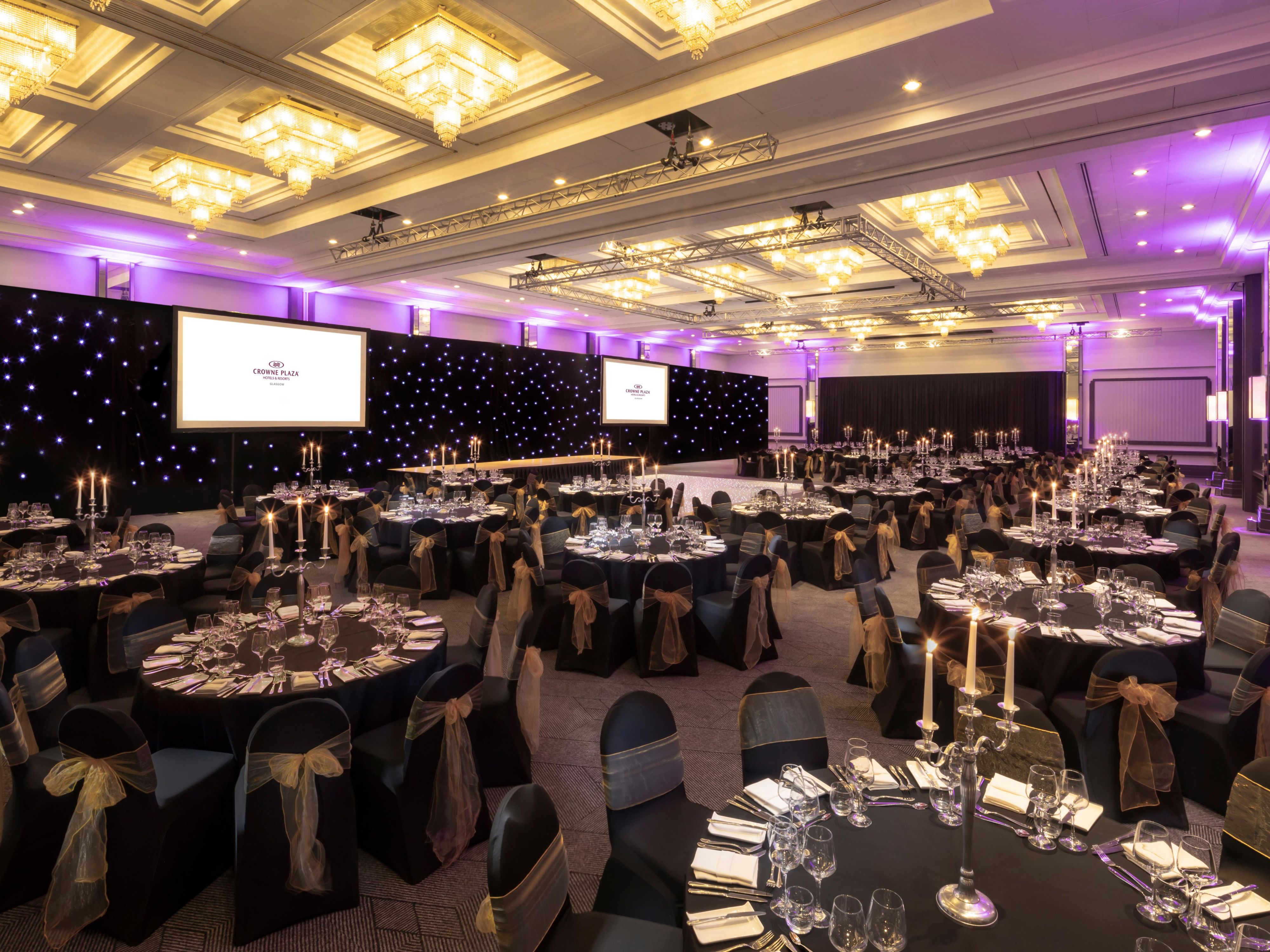 Based in Finnieston with a nod to the shipyards, our Mariner Restaurant is the setting for our infamous Scottish breakfast, relaxed evening meal, and luxurious afternoon tea. Whether you are staying in the hotel or celebrating a special occasion, we'll have something to whet your appetite.

Menu subject to change.